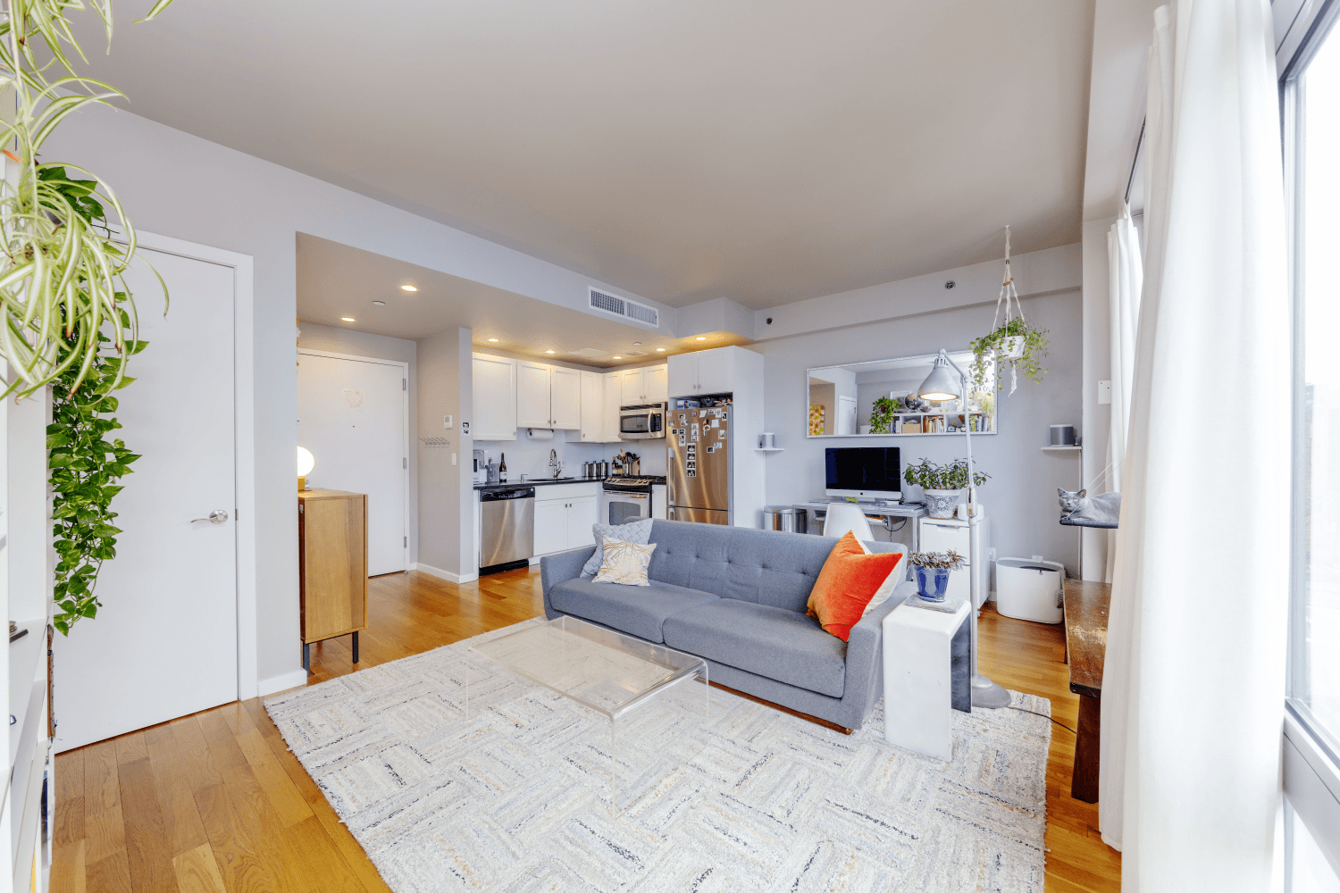 This beautiful one bedroom apartment in Clinton Hill has the following features Oak Floors, central air and heat, video intercom system, recessed lighting, 9 Ft ceilings, floor to ceiling windows, ...