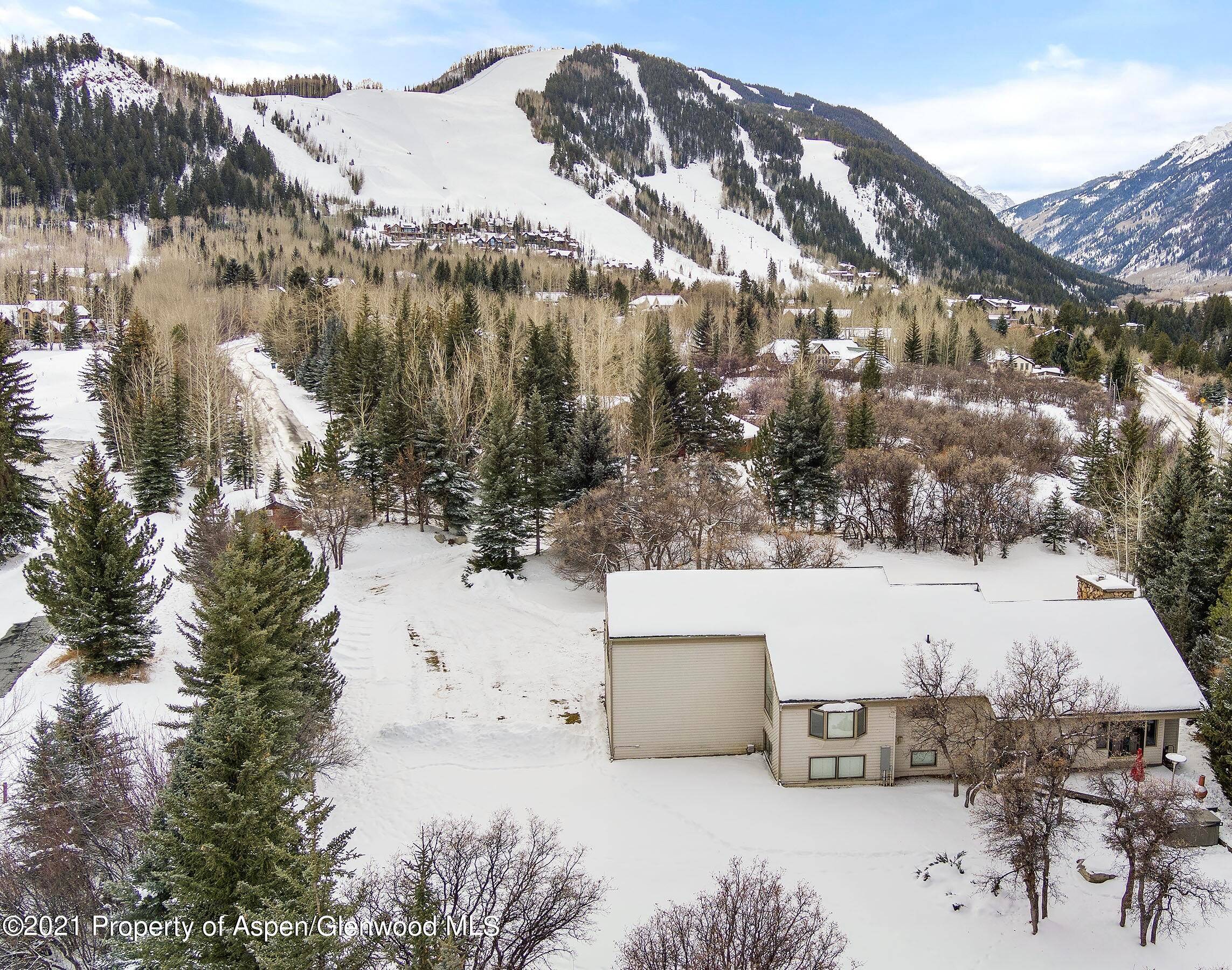 Discover this 1. 1 acre flat lot with dramatic views of Buttermilk, Highlands, and the Maroon Creek Valley.
