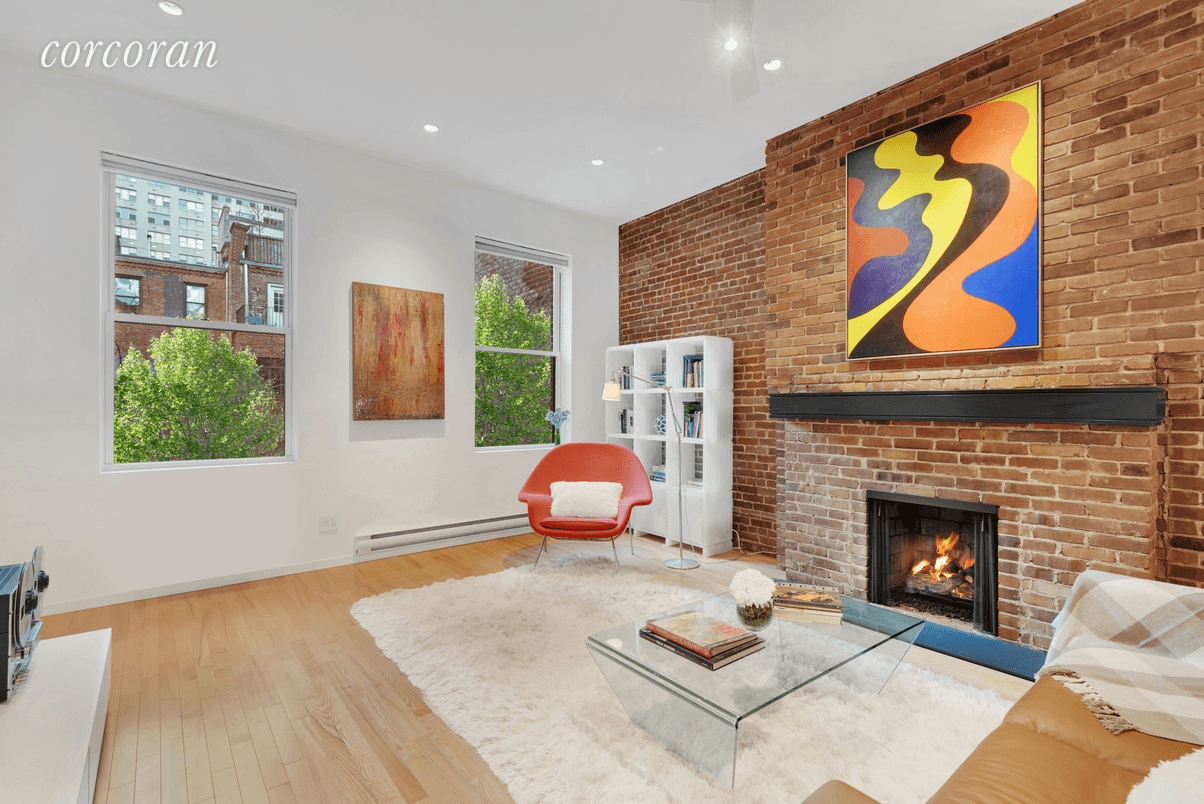 MODERN LIVING IN A HISTORIC TOWNHOUSE, RIGHT OFF CENTRAL PARK, AT 16 WEST 74TH STREET !