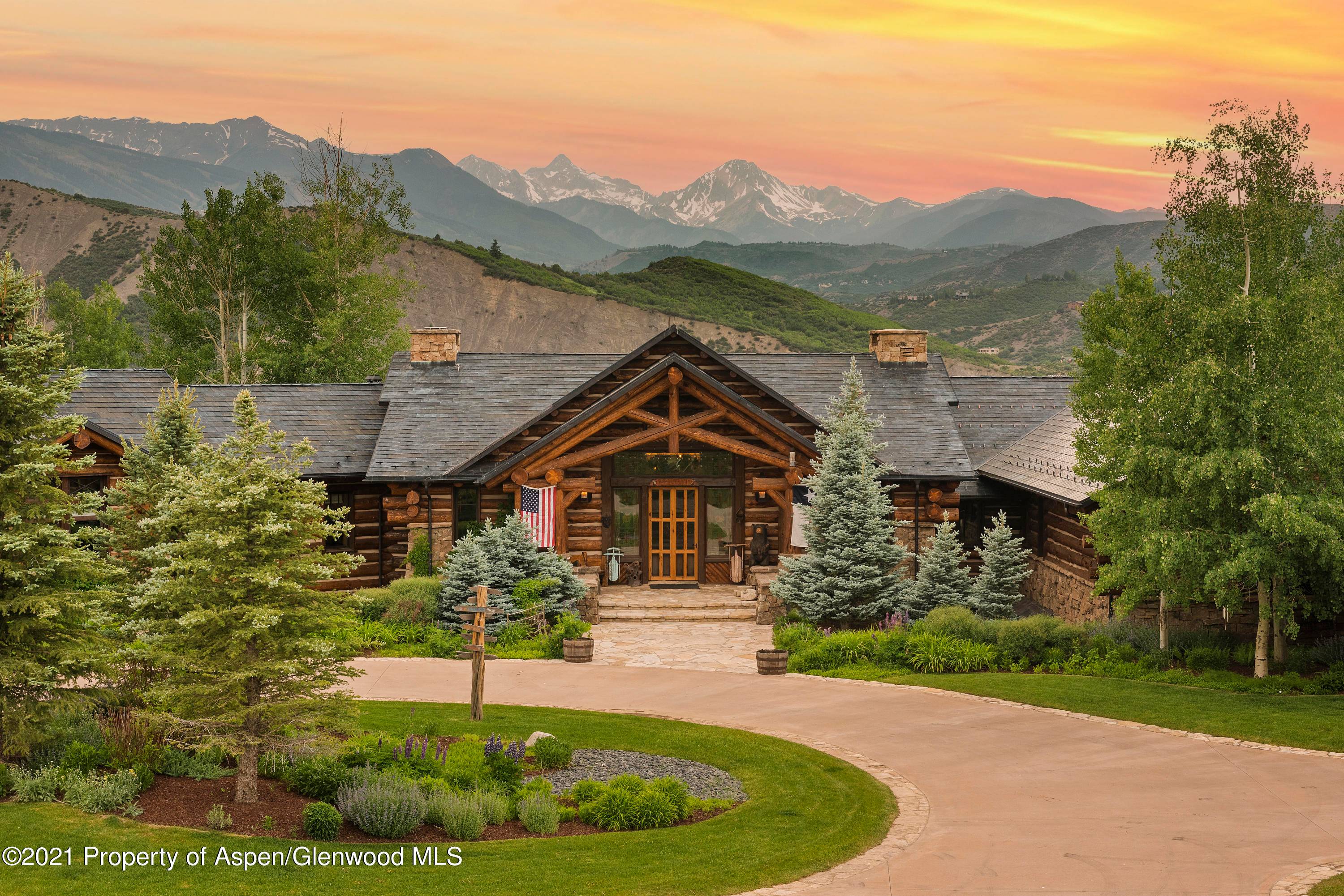 One of the only properties in Aspen to offer 9 bedrooms !