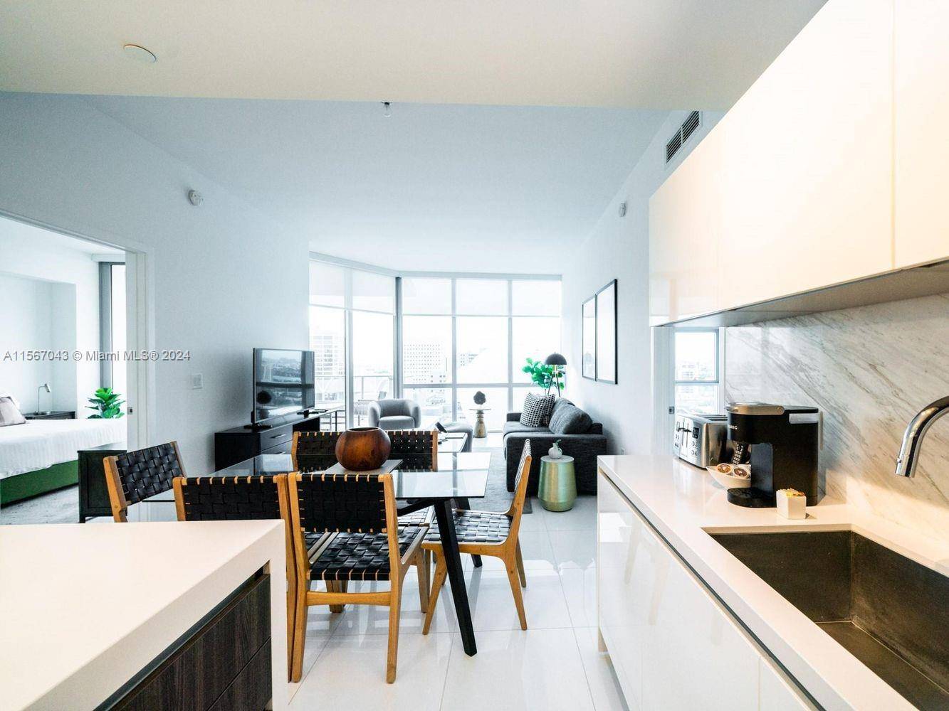 3 BEDROOM 3 BATHROOM Perfect location In Hard Downtown Miami World Center HIGH CEILINGS 10' WITH A FLOOR TO CEILING WINDOWS ITALIAN KITCHEN AND TOP OF THE LINE APPLIANCES BOSH ...
