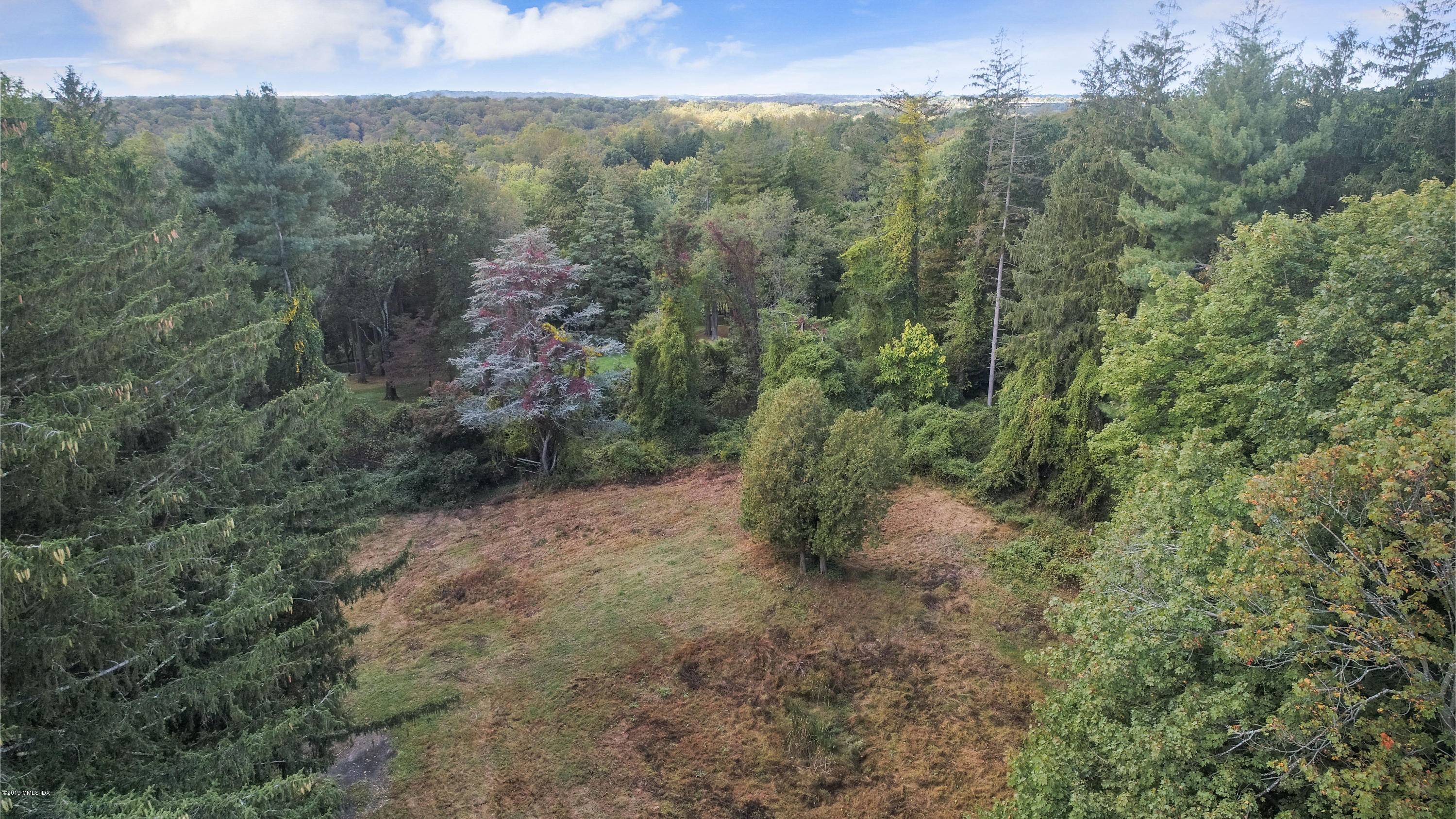 High and Dry ! Beautiful 4 acres with great frontage.
