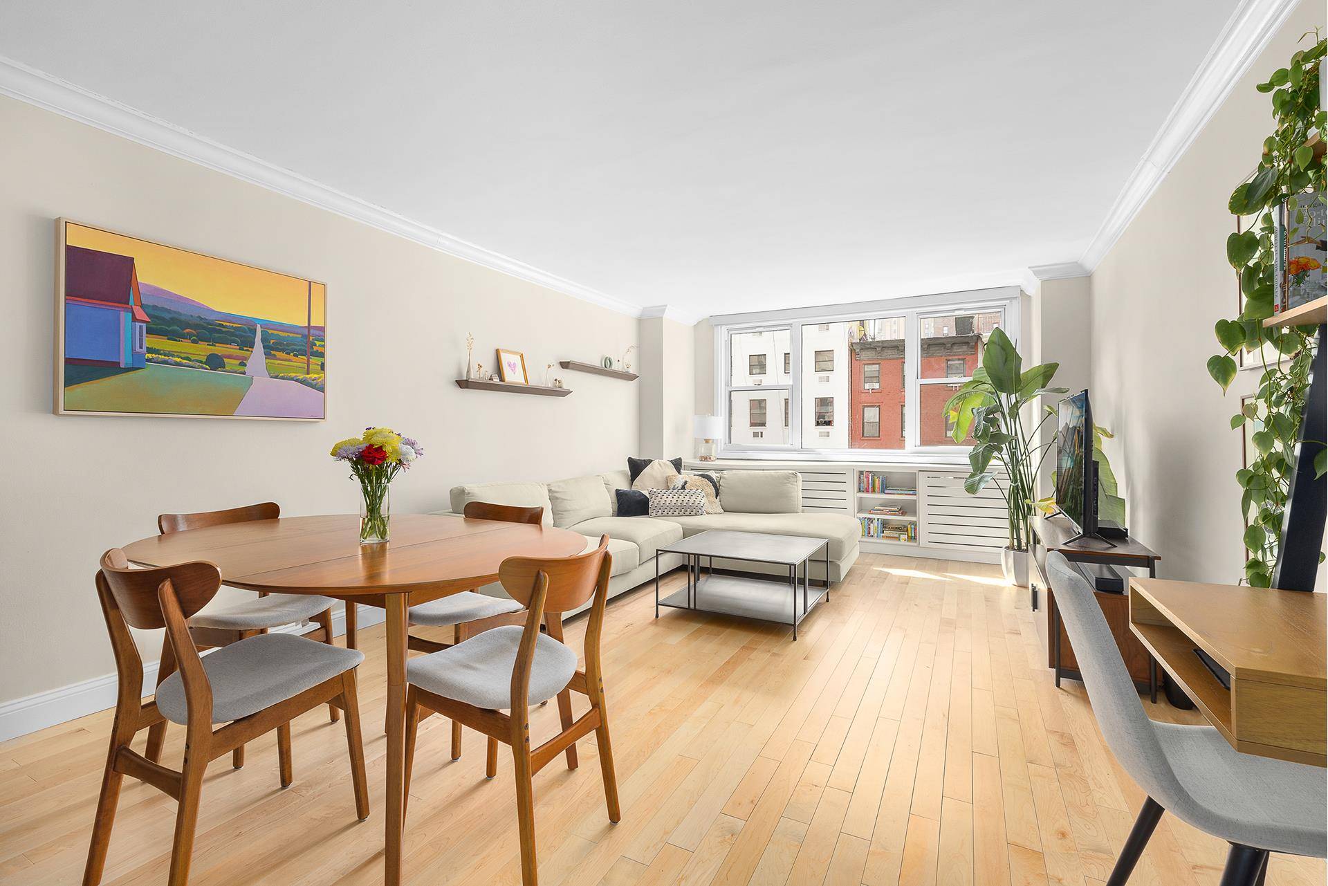 Move In Ready ! Oversized one bedroom home situated at the crossroads of Chelsea and the West Village located in the Vermeer one of the best managed luxury cooperatives in ...