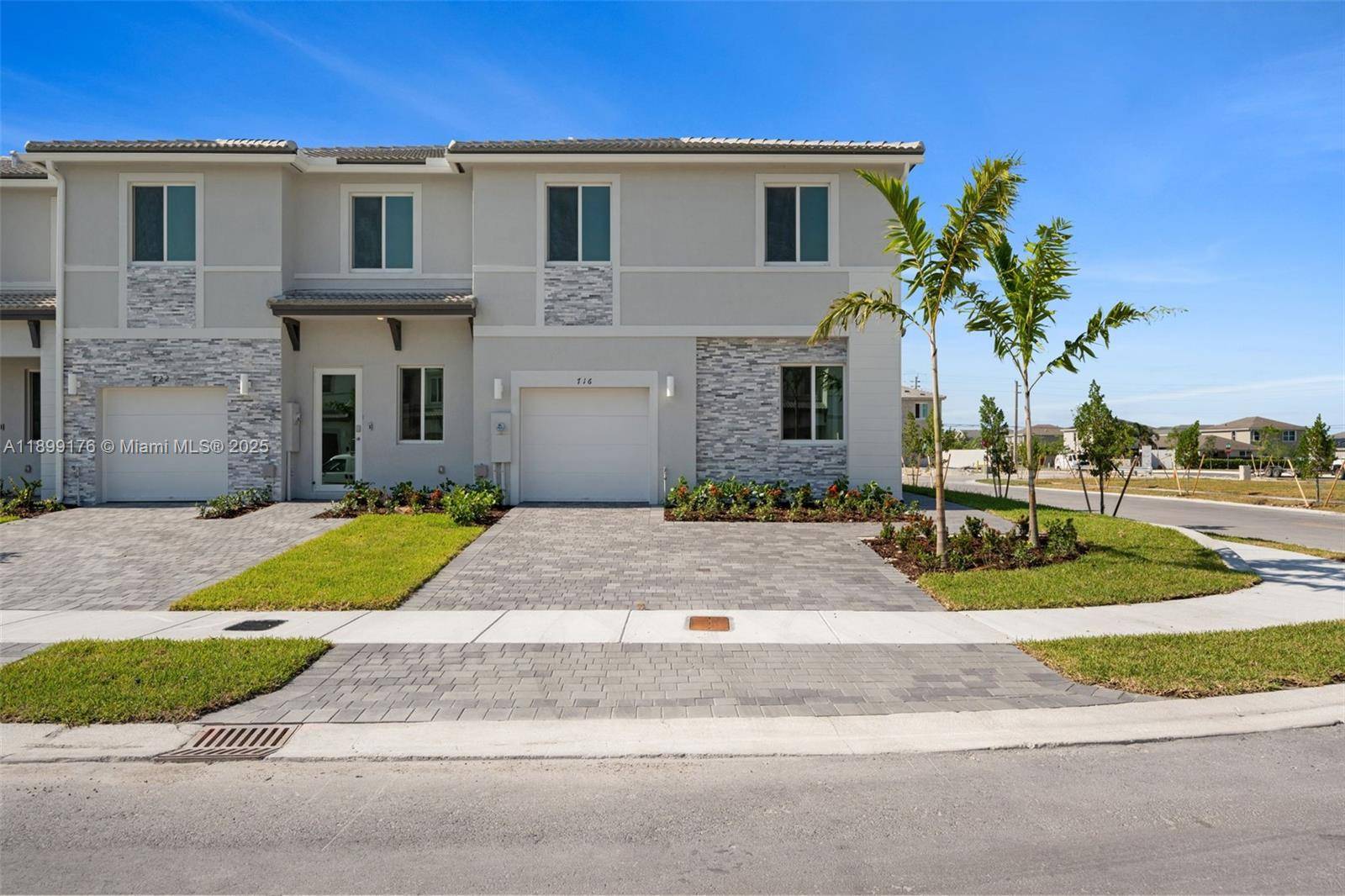 Townhouse for Sale. Virtual Tour https www.