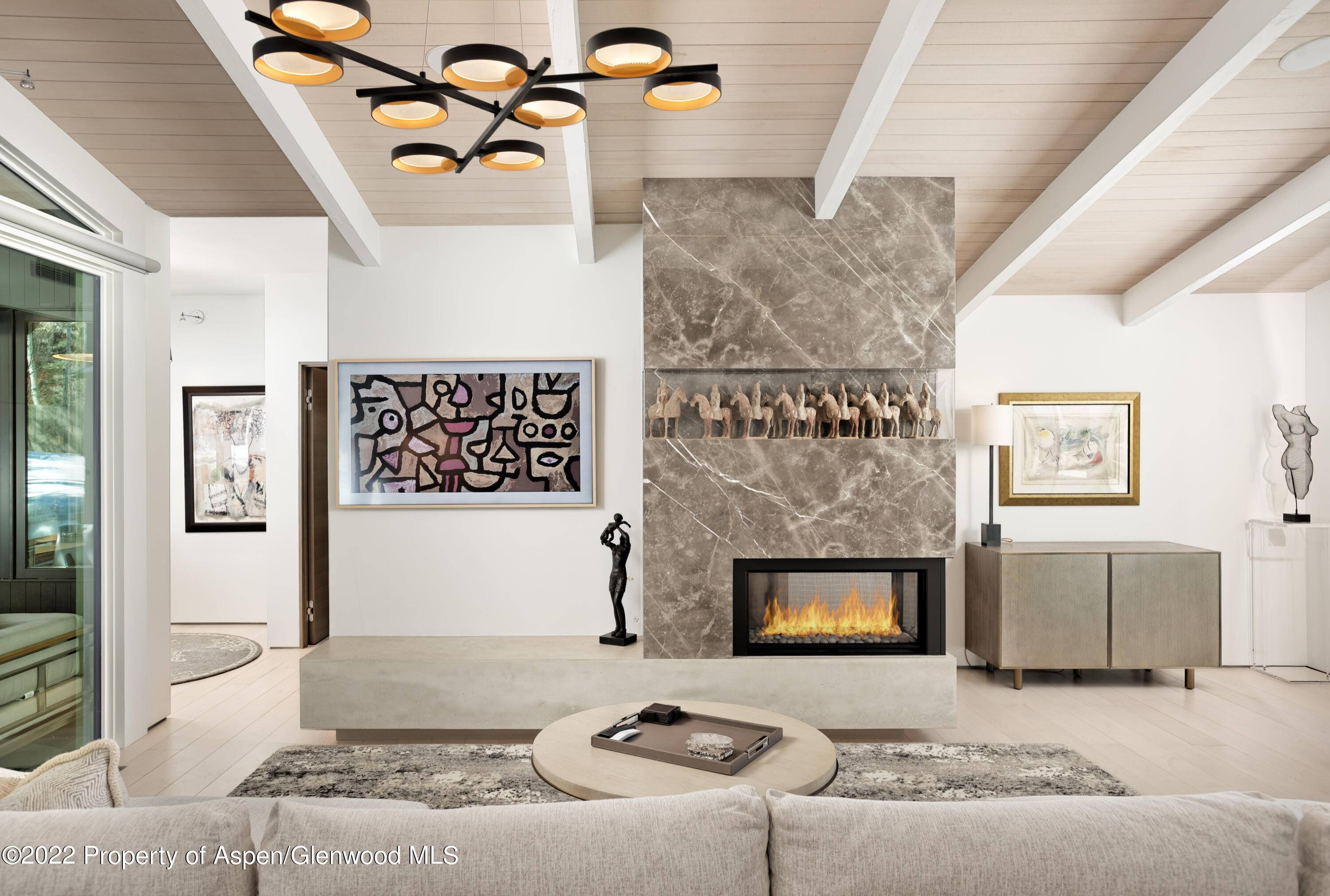This recently remodeled, contemporary Aspen core home is the perfect place for a getaway, while still being in the heart of the action.