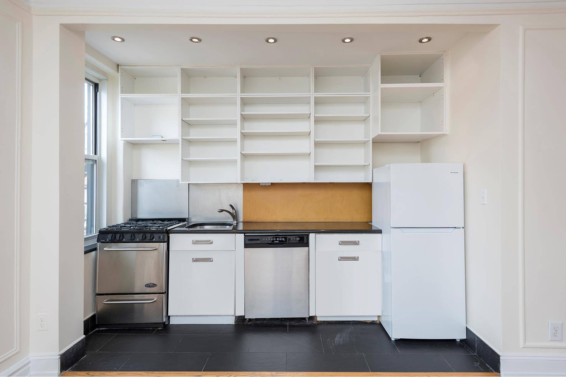 NEW RENTAL PRICE. Rent this terrific 2 BR, 2 full bath in Prime Brooklyn Heights.
