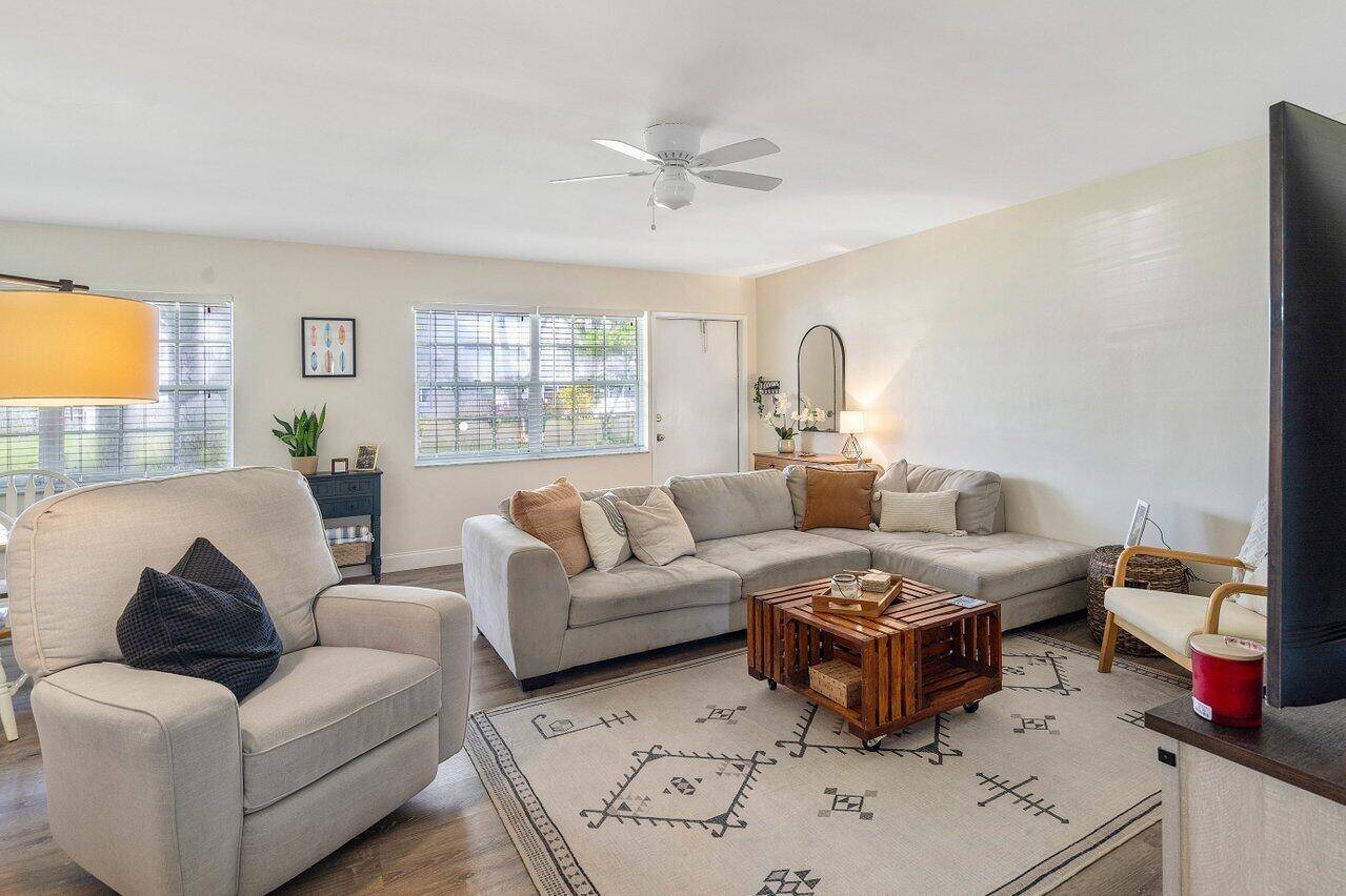 Discover coastal living at Maybury Mansion, a charming 2 bed, 1 bath condo, just minutes from the beach is available for purchase.