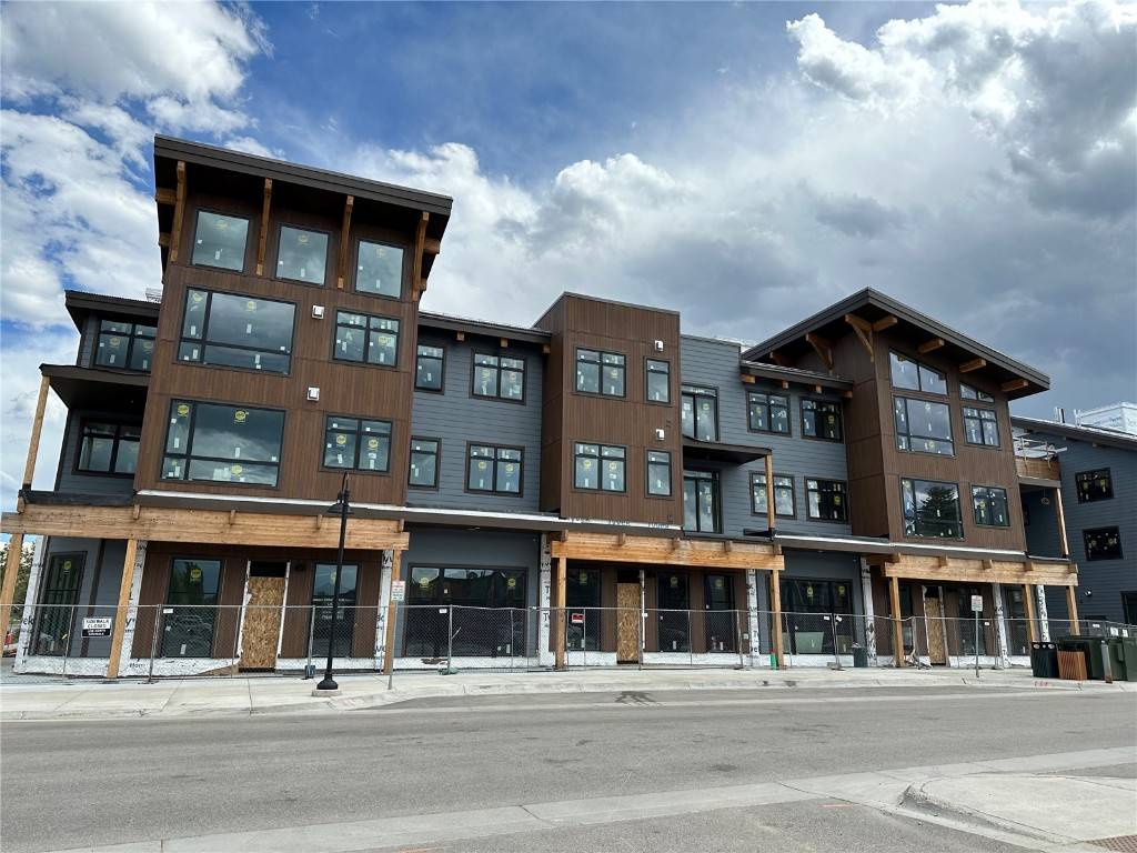 The long awaited Skywalk Flats at 4th Street Crossing are now available !