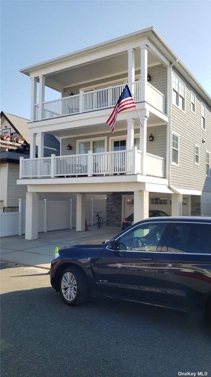 SPECTACULAR 3BR, 2. 5 BATHBATH NEWLY CONSTRUCTED OCEANVIEW WESTERN EXPOSURE 2 SUN FILLED DECKS 5 HOUSES FROM BEACH WIDE BLOCK BEACHSIDE PRIVATE MULTI CAR DRIVEWAY OPEN CONTEMPORARY LAY OUT SHAKER ...