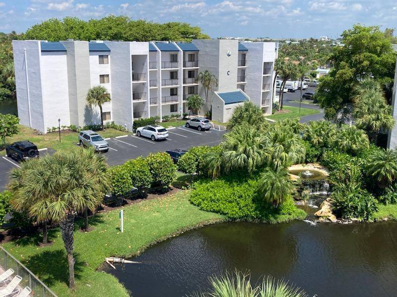 This sweet condo is lakeview, baby steps to the pool and short walking distance to Jupiter Beach.