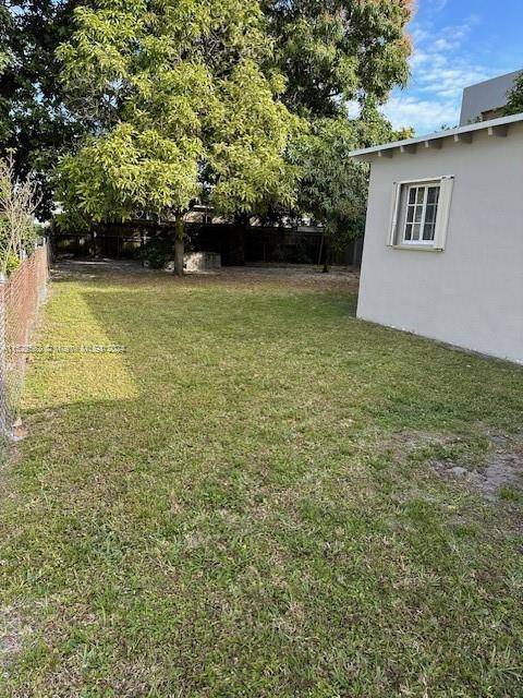 Affordable home located near major road and close to schools, quiet neighborhood.