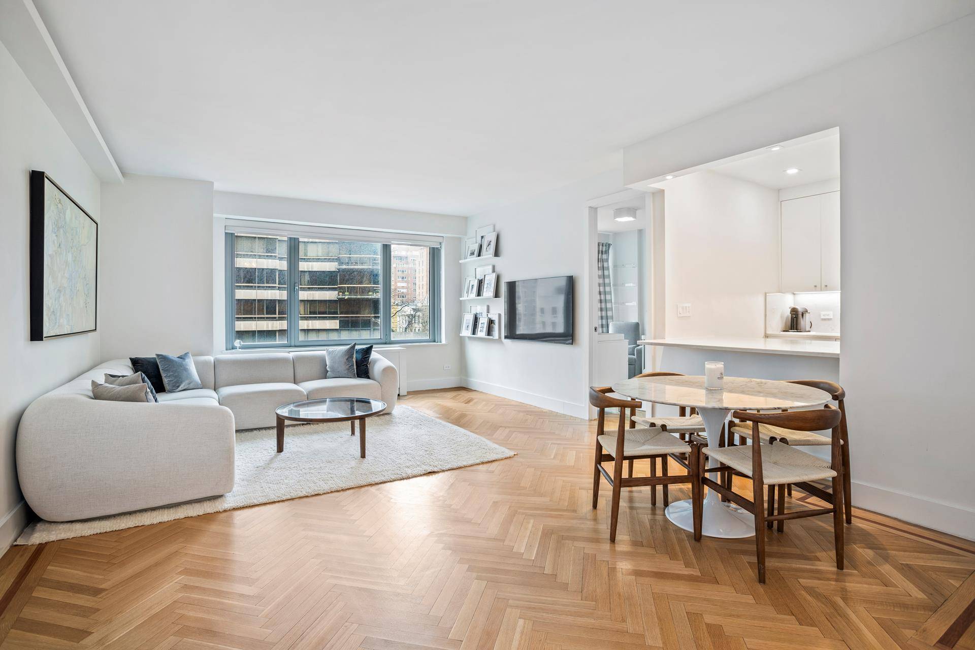 Immaculate 2 bedroom 2 bathroom apartment in the highly sought after luxury condominium, 200 East 62nd Street.