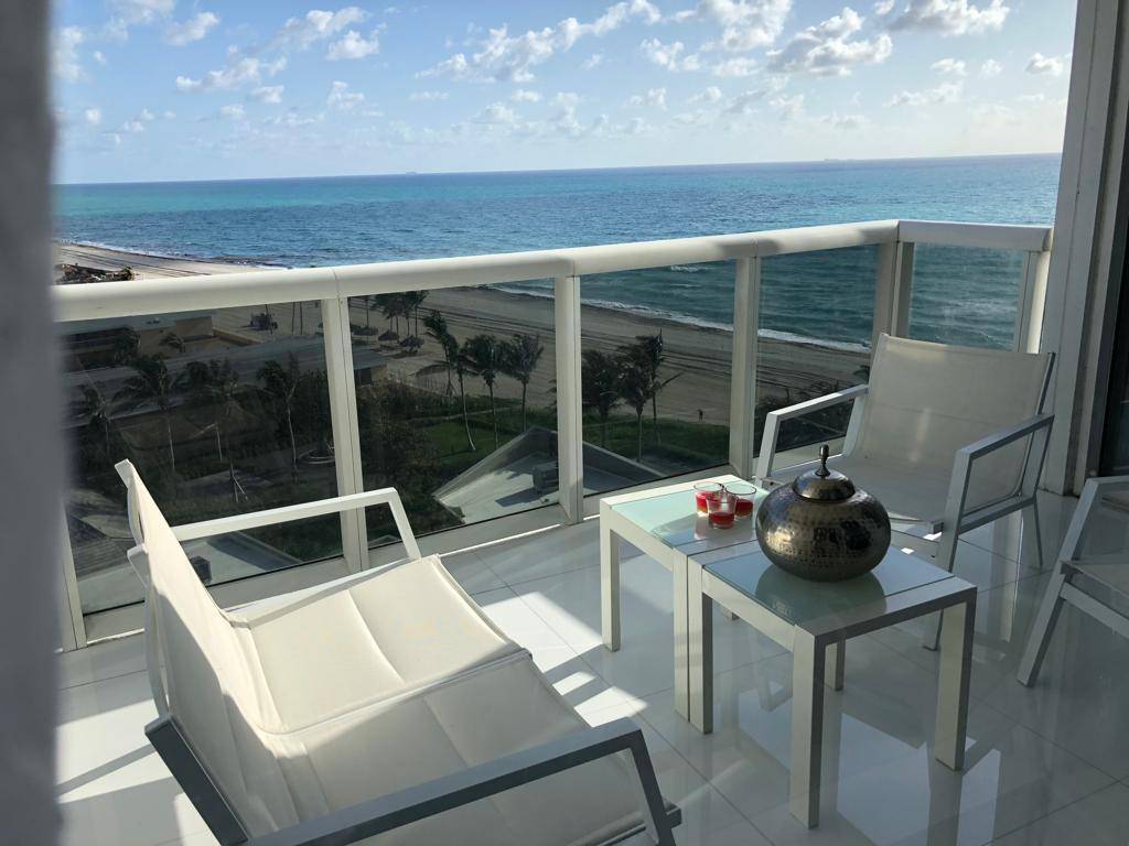 Live in the Heart of Sunny Isles !