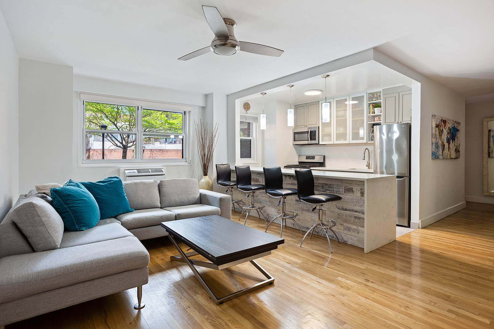 Fabulous renovated oversize 1 bedroom apartment in desirable Fort Greene.