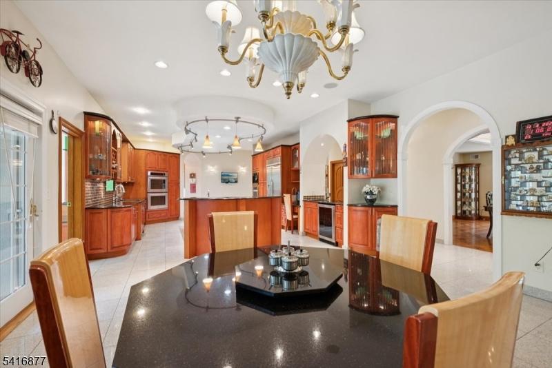 Eat-in-Kitchen