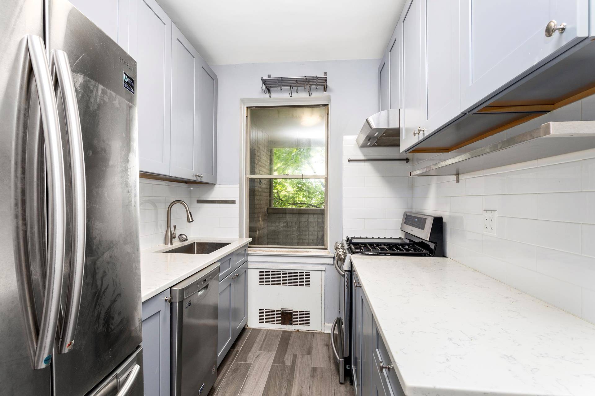 Live comfortably in Brooklyn's tranquil, desirable Midwood neighborhood, in a spacious, sunny 2 bedroom 1 bathroom apartment on a quiet cul de sac !