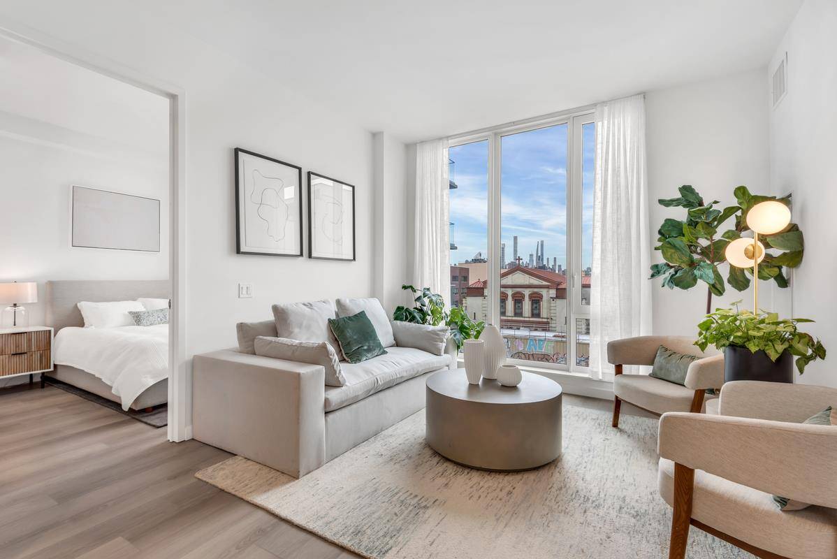 Spacious 2BR 2BA with a split bedroom layout amp ; Manhattan views !