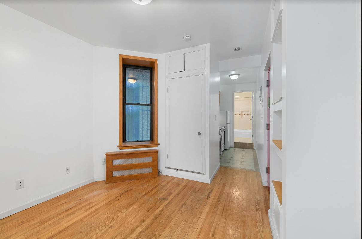 NEWLY renovated one bedroom apartment in amazing NoLita location !