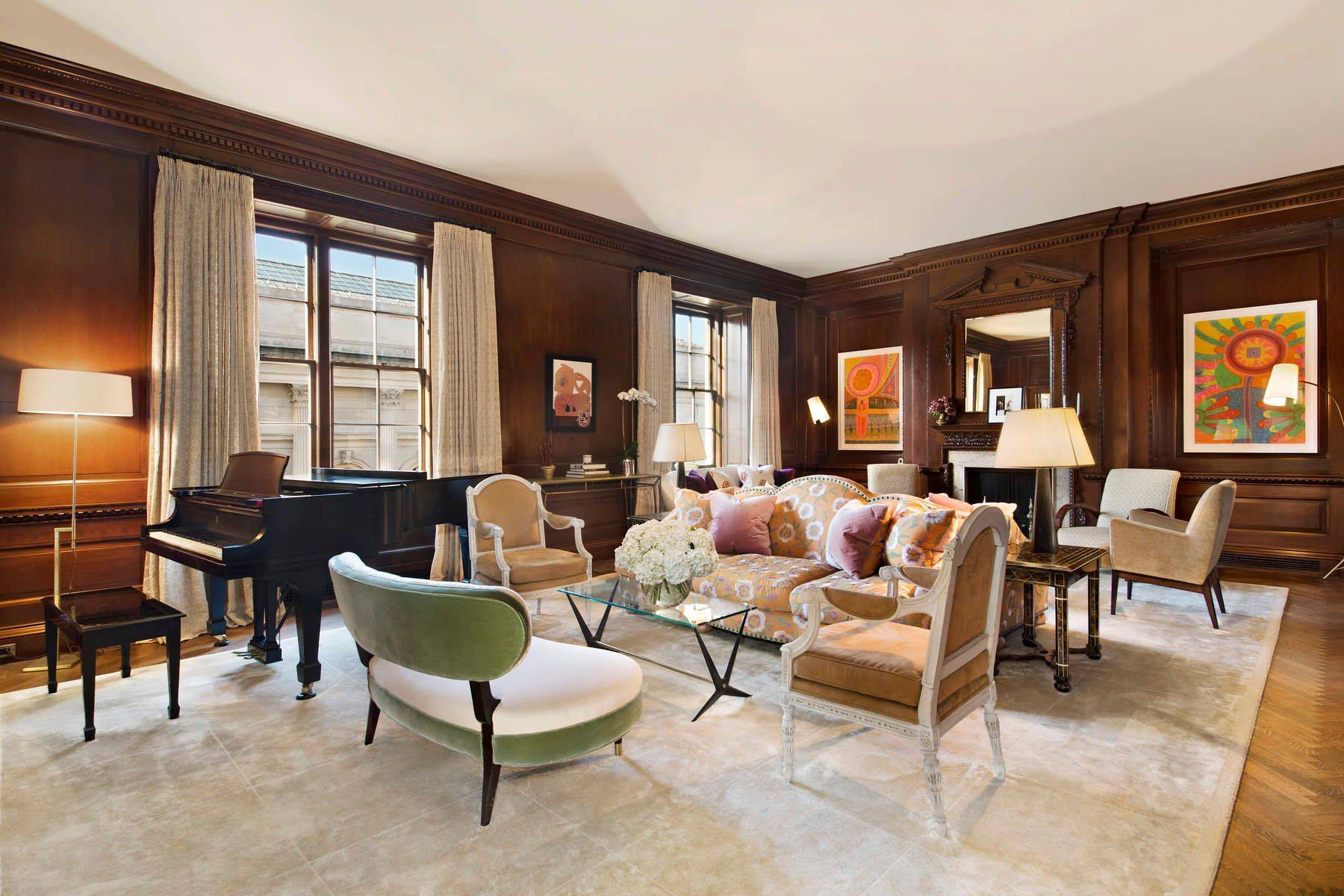 This marvelous and grand simplex, is superbly located in the heart of the Upper East Side, in one of New York's most prestigious white glove cooperatives.