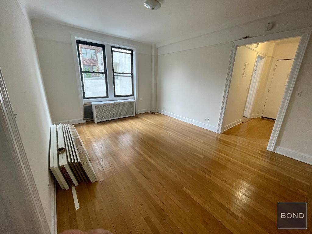 You'll love living in this King size one bedroom on the seventh floor of a prewar elevator building with laundry on a treelined block between Broadway and West End Ave.