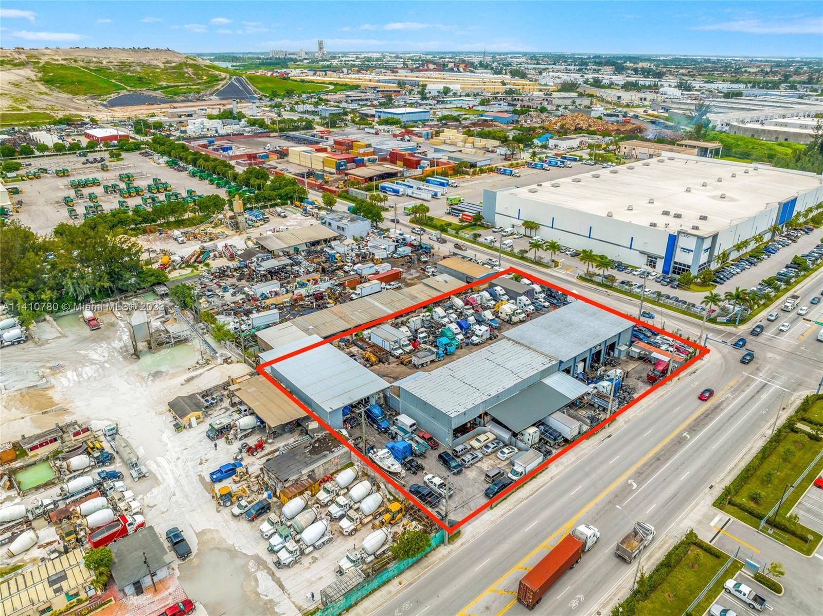 Fausto Commercial is pleased to present an exclusive opportunity to acquire this expansive industrial property which spans over 62, 000 square feet and holds a prime position at one of ...