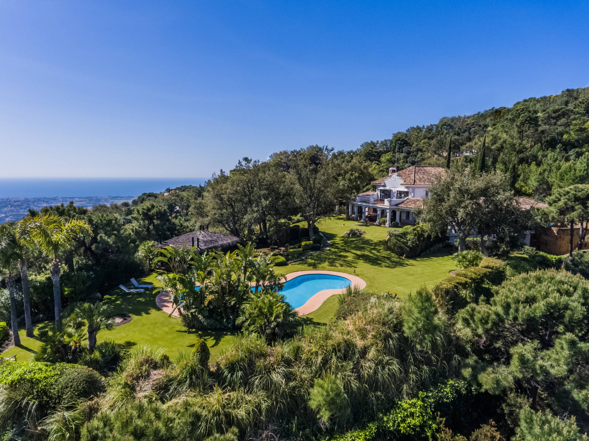 This mediterranean style villa is situated in La Zagaleta a world class exclusive gated community with 24 hours security, exceptional standards, design and high qualities.