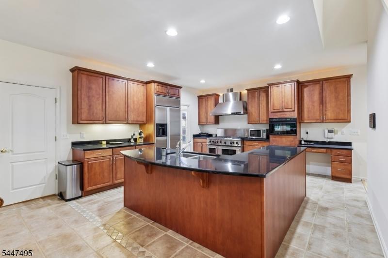 Eat-in Kitchen
