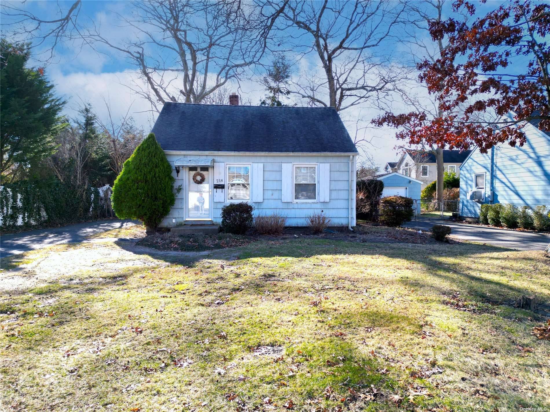 Welcome to this charming 2 bedroom, 1 bathroom cottage nestled in the heart of Sayville.