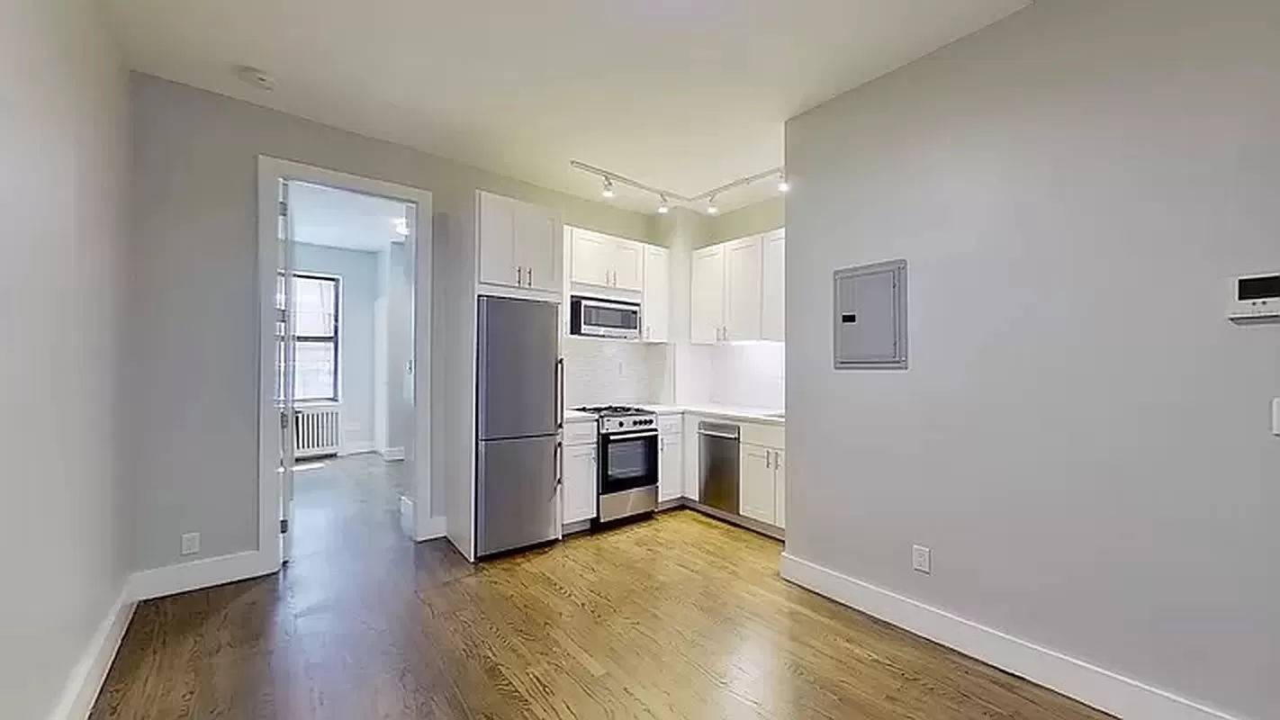 Welcome to your next dream home located in the heart of Upper East Side !
