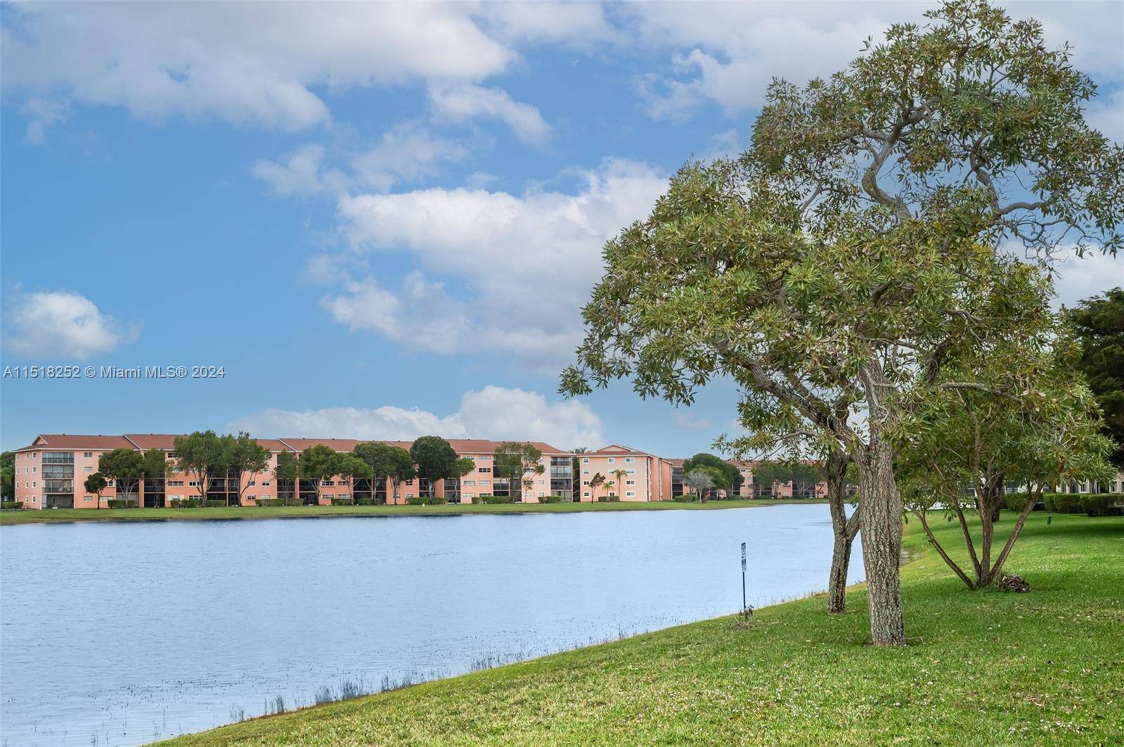 Stunning unit with lake view in Century Village, flawless 2 2 apartment with a lot of light and room to entertain, split bedroom floor plan.