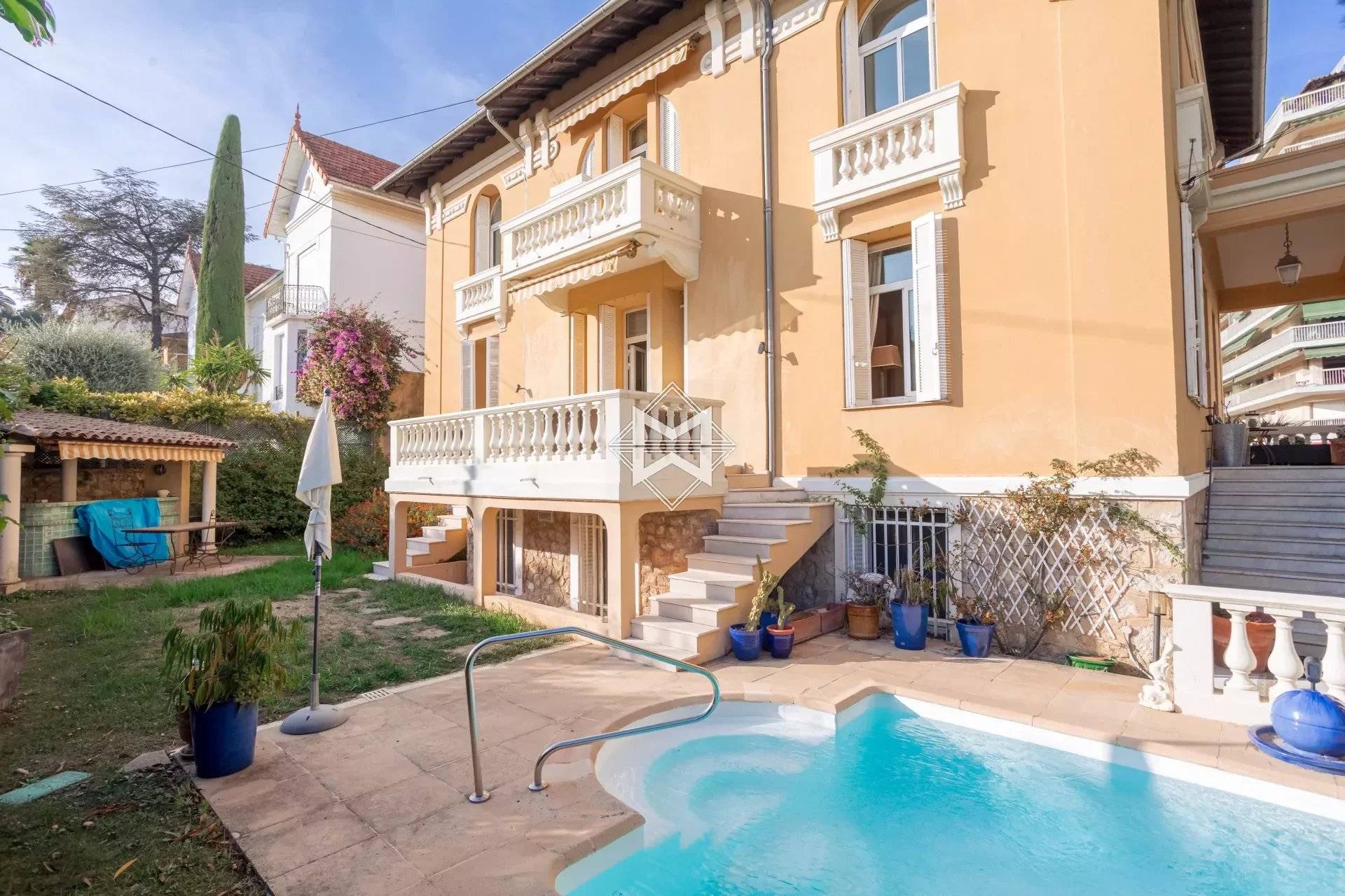 Exceptional townhouse in Cannes with garden and swimming pool - Charm and impressive volumes