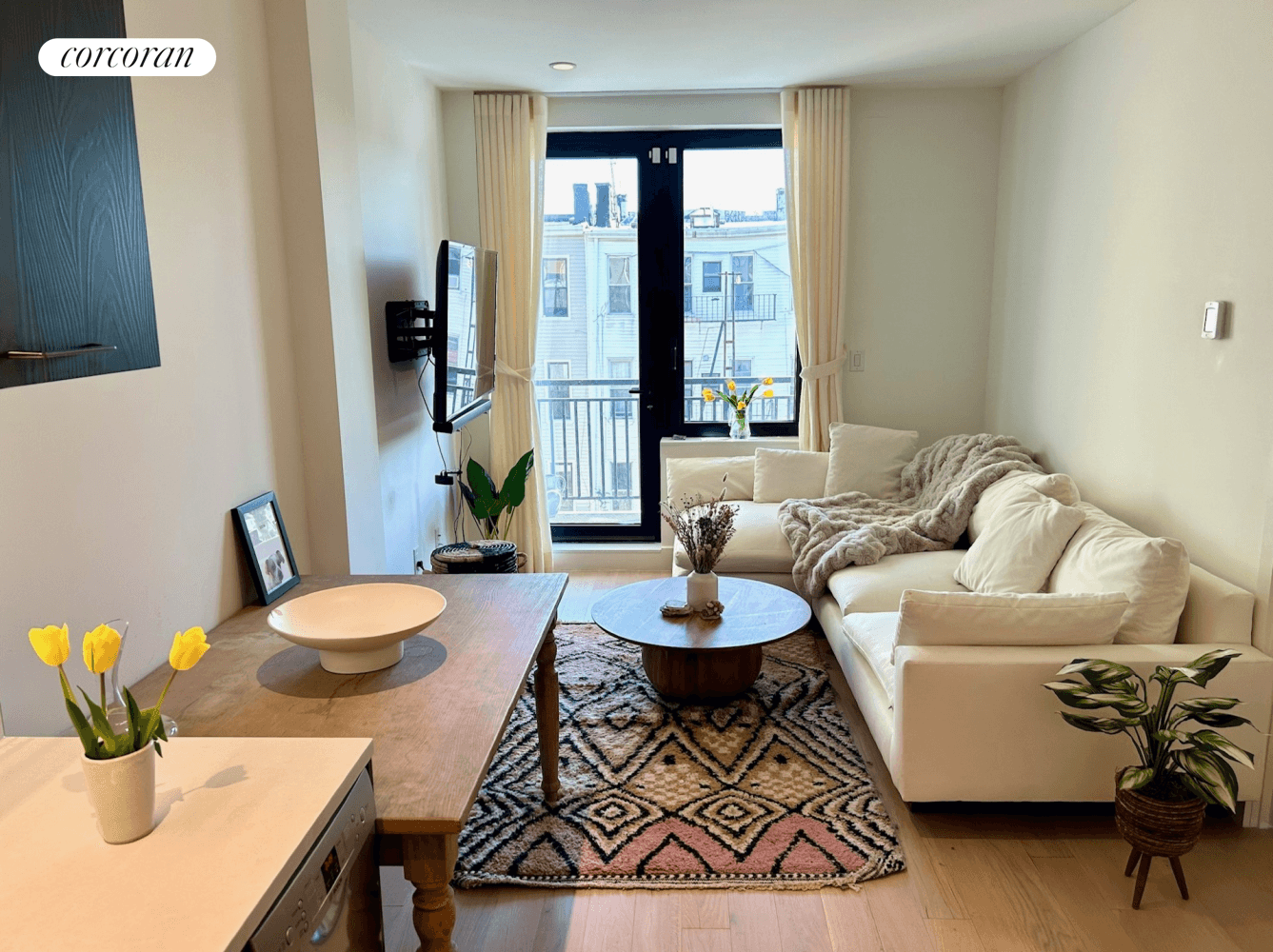 Introducing 738 Grand Street 4B, a stunning 1 bedroom, 1 bathroom residence located in the heart of vibrant Williamsburg, Brooklyn.