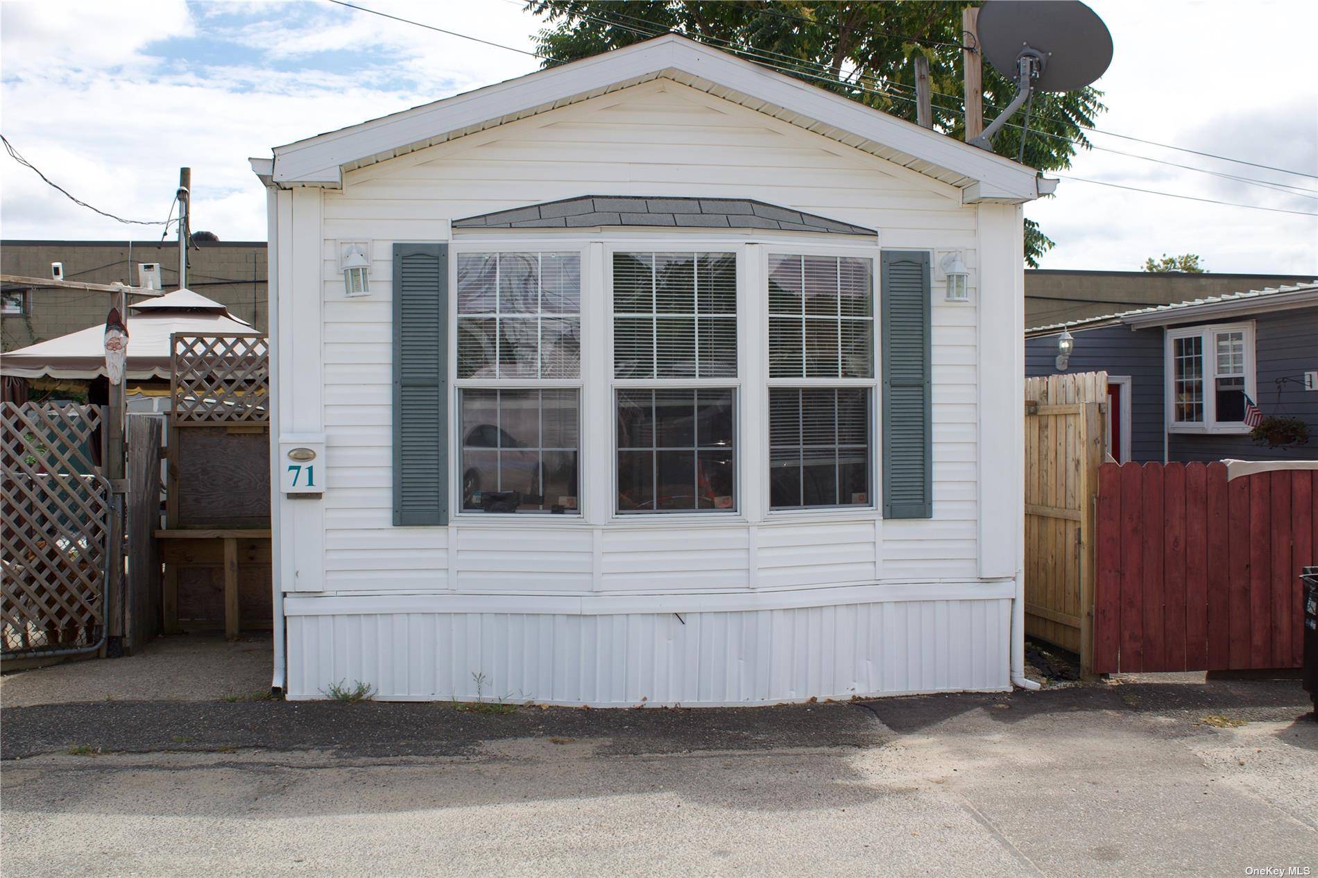 Built in 2004 and updated in 2021, this adorable 2 bedroom home is waiting for its next owner !