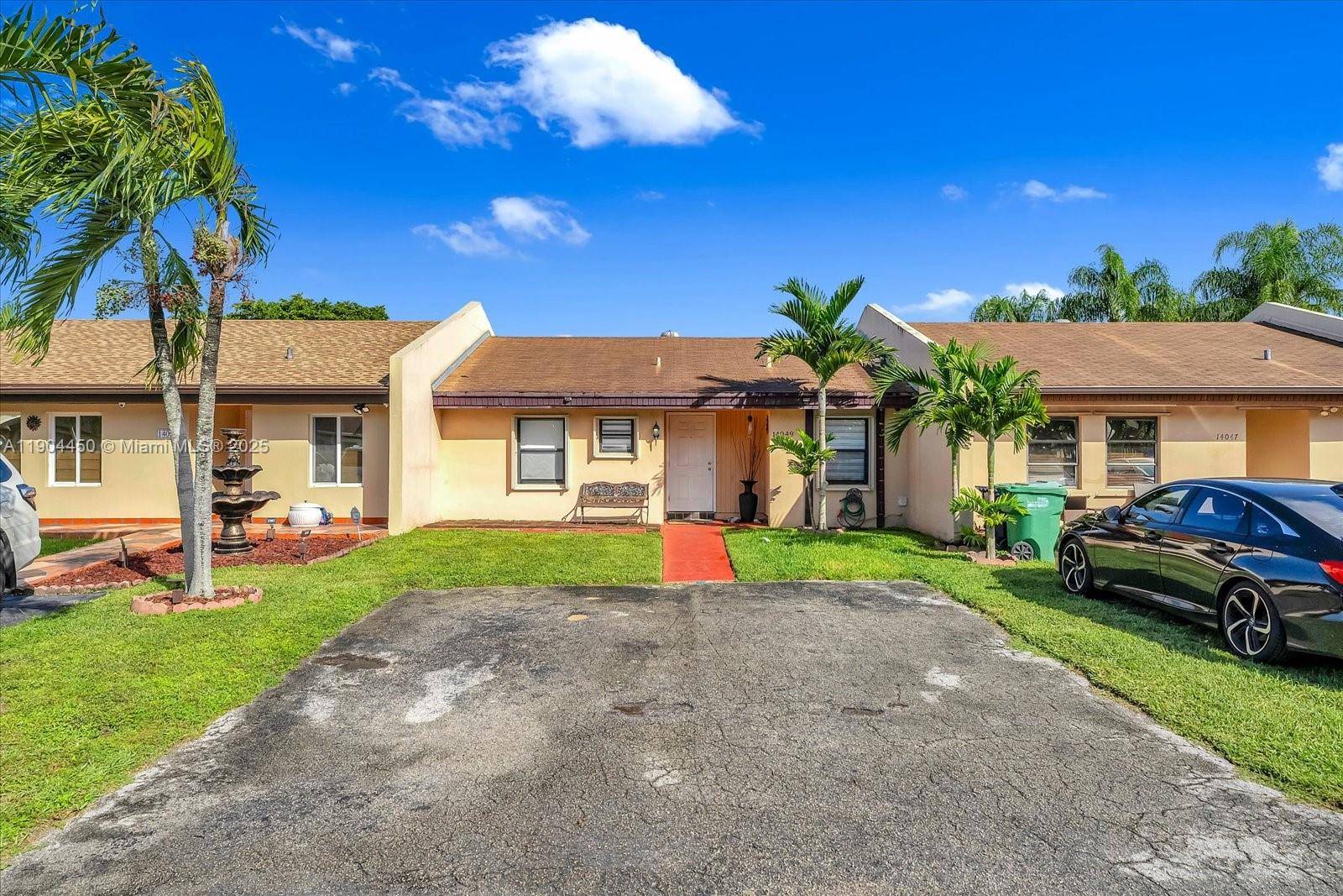 Bright and Spacious Villa in Kendall !