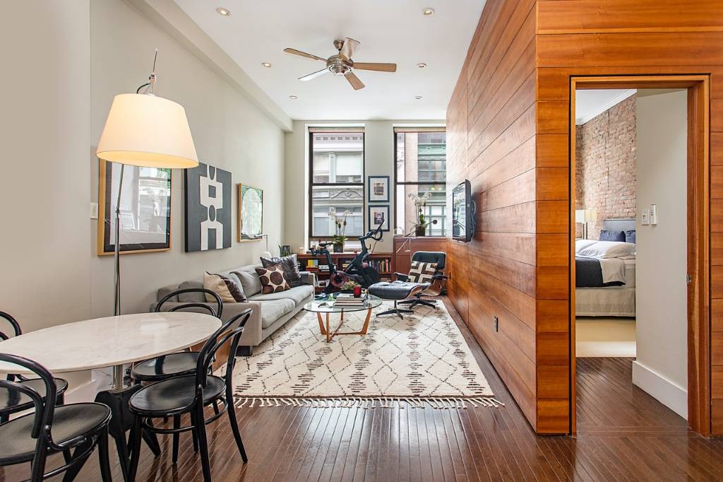Love where you live ! This authentic Greenwich Village loft is fully renovated, with tons of charm amp ; character, high ceilings and an abundance of space It even has ...