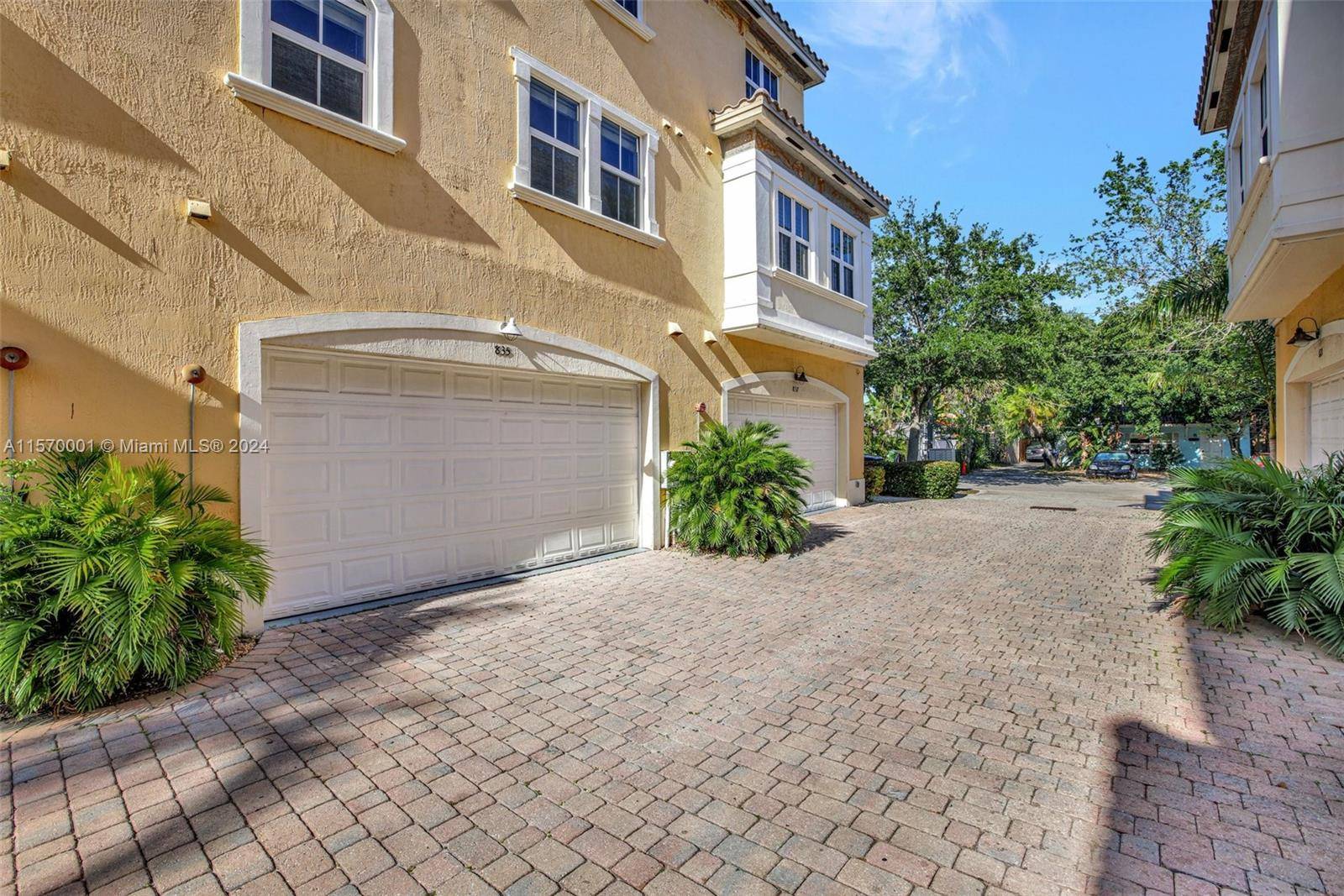 Charming, spacious four bedroom Townhome in the heart of Victoria Park only minutes from Las Olas.