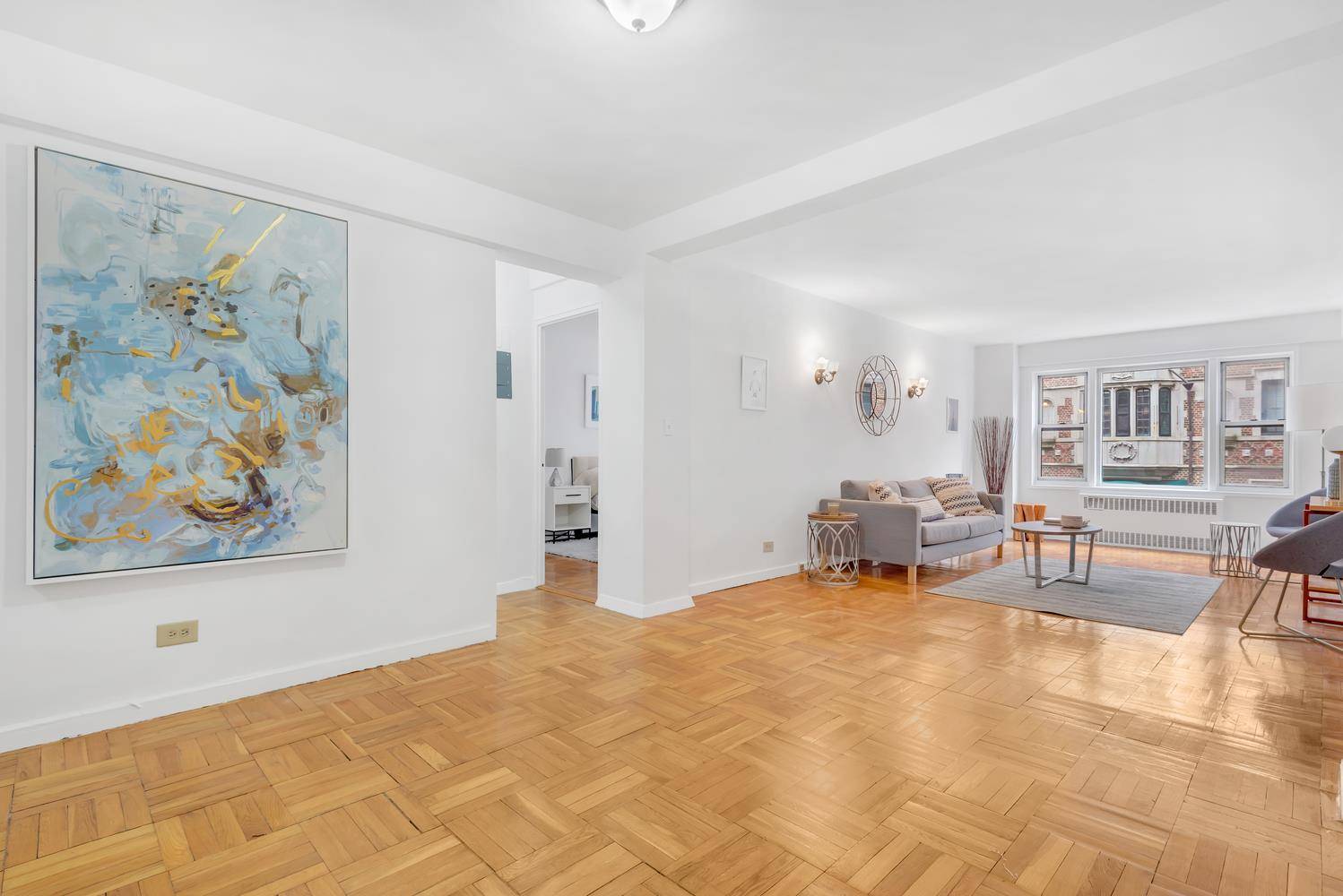 A Brooklyn Heights beauty in one of the best coops, on one of the most charming streets, in the borough's most coveted neighborhood !