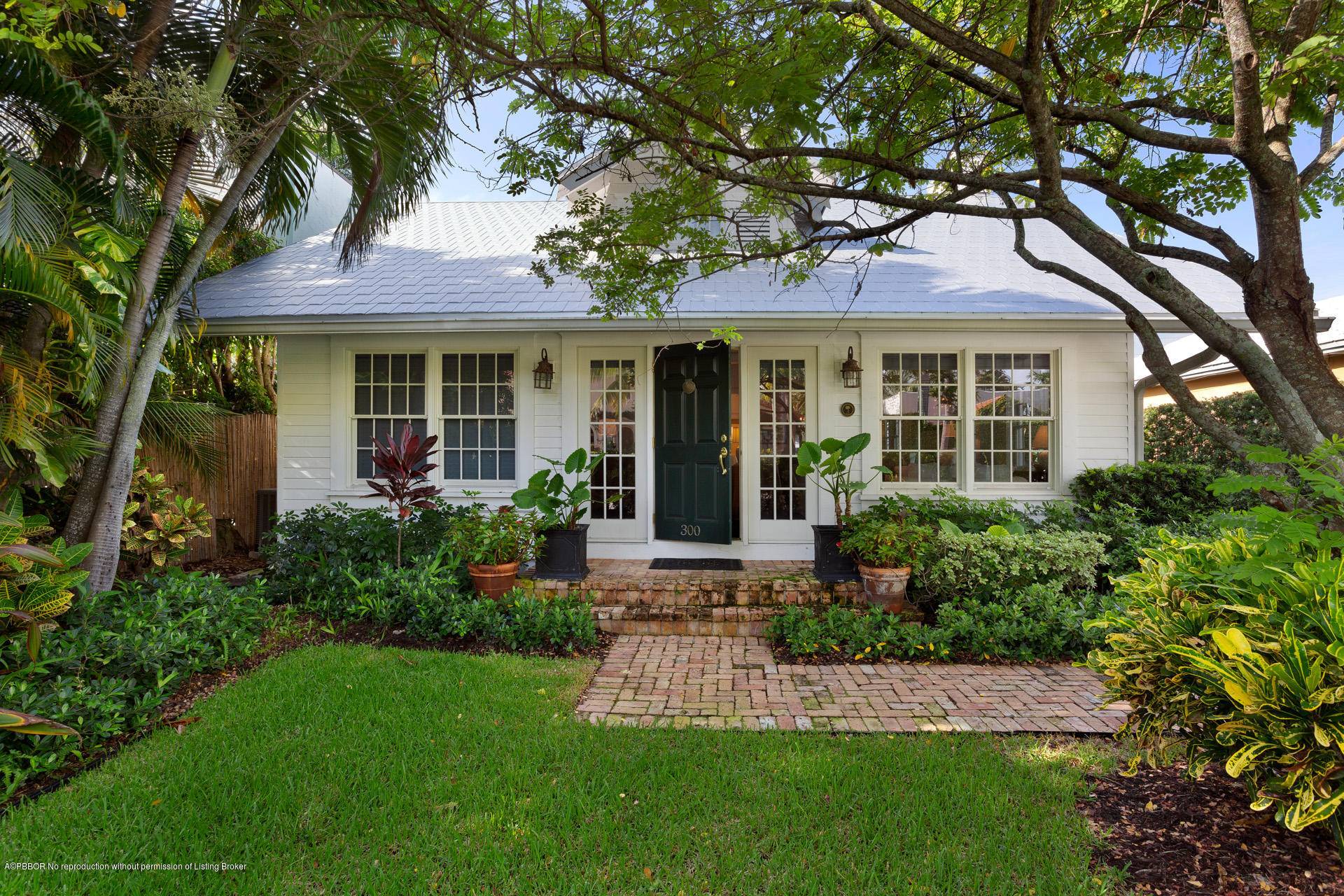 Newly renovated 1925 cottage in a prime area of midtown on one of the ''Sea'' streets.
