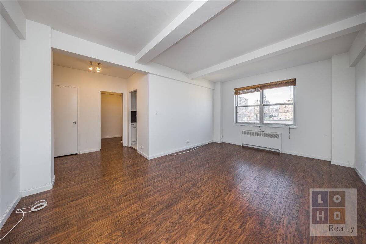 Large amp ; bright studio apartment with city views from every room !