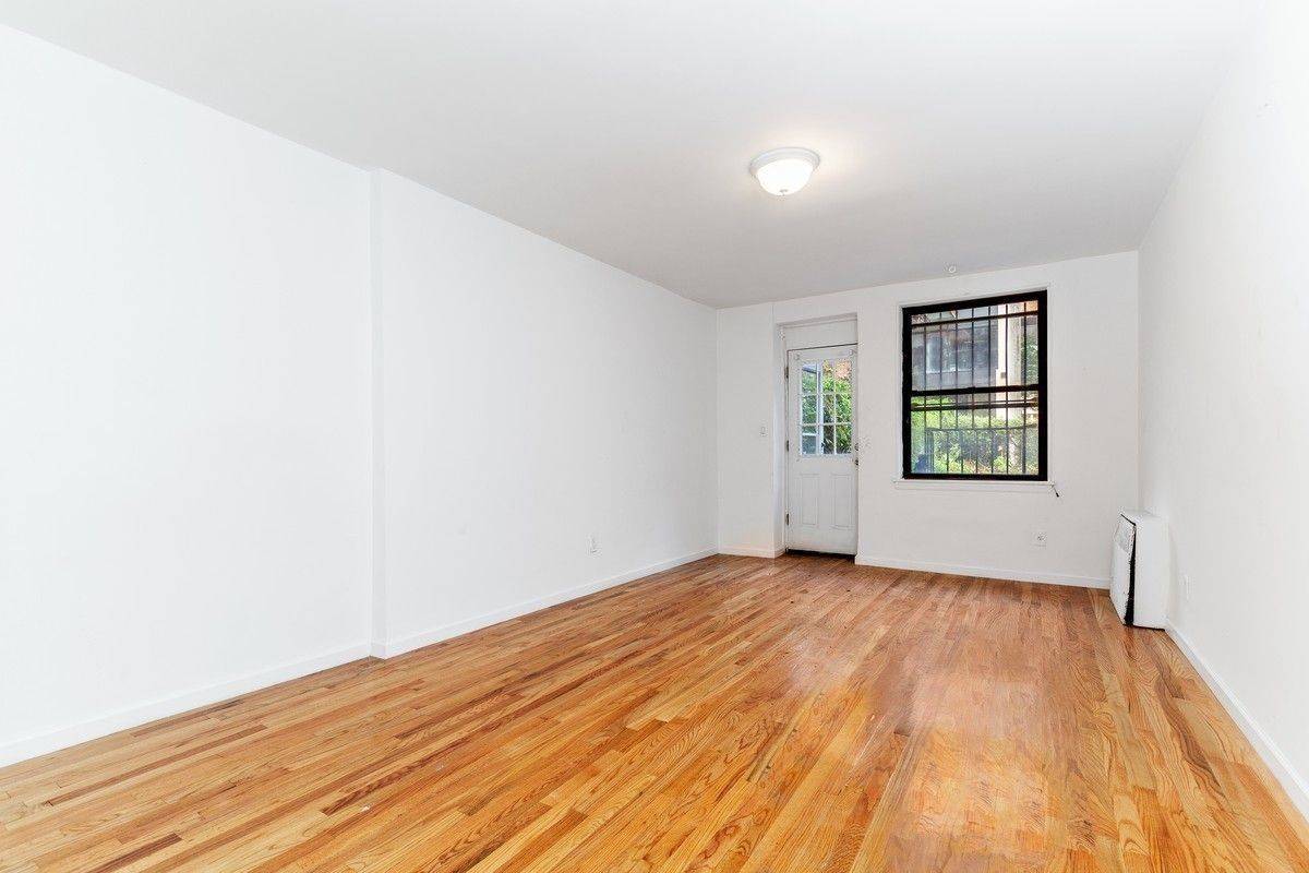 Corner Unit Alcove Situated on the famous West 14th Street in the heart of Chelsea and nearby to the 1 A C E L F M amp ; Path Trains.