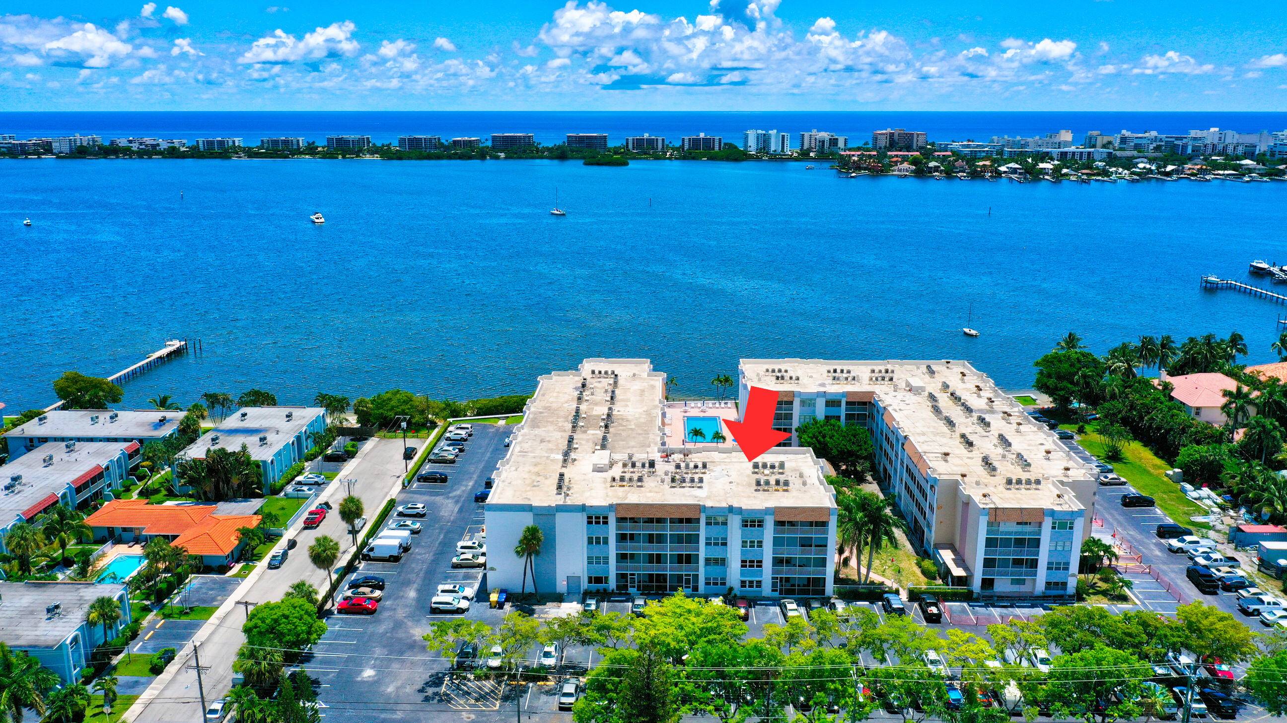 PENTHOUSE INTRACOASTAL VIEWS FROM ALL ROOMS !