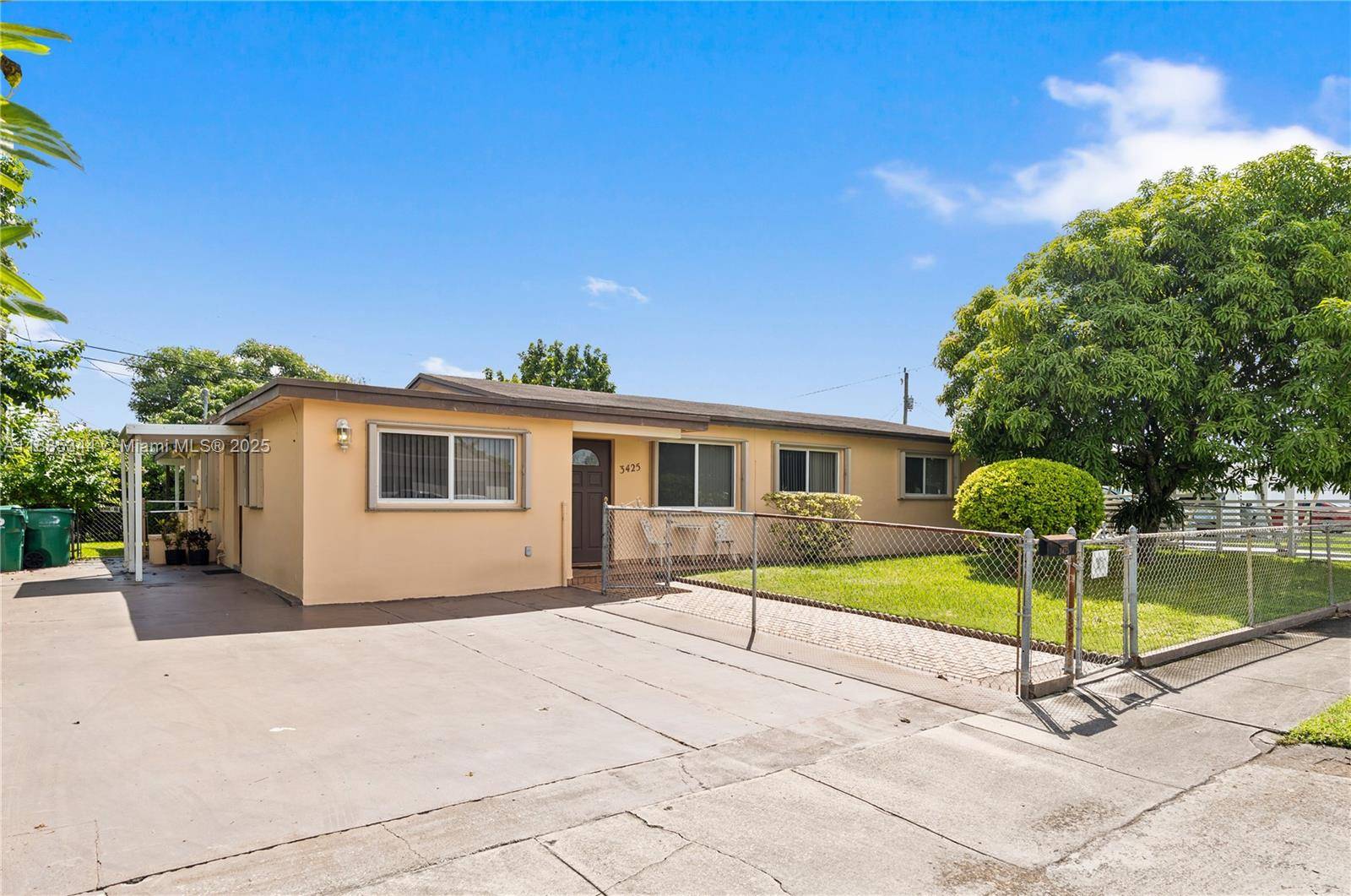 Spacious single family home on a large lot in Westchester !