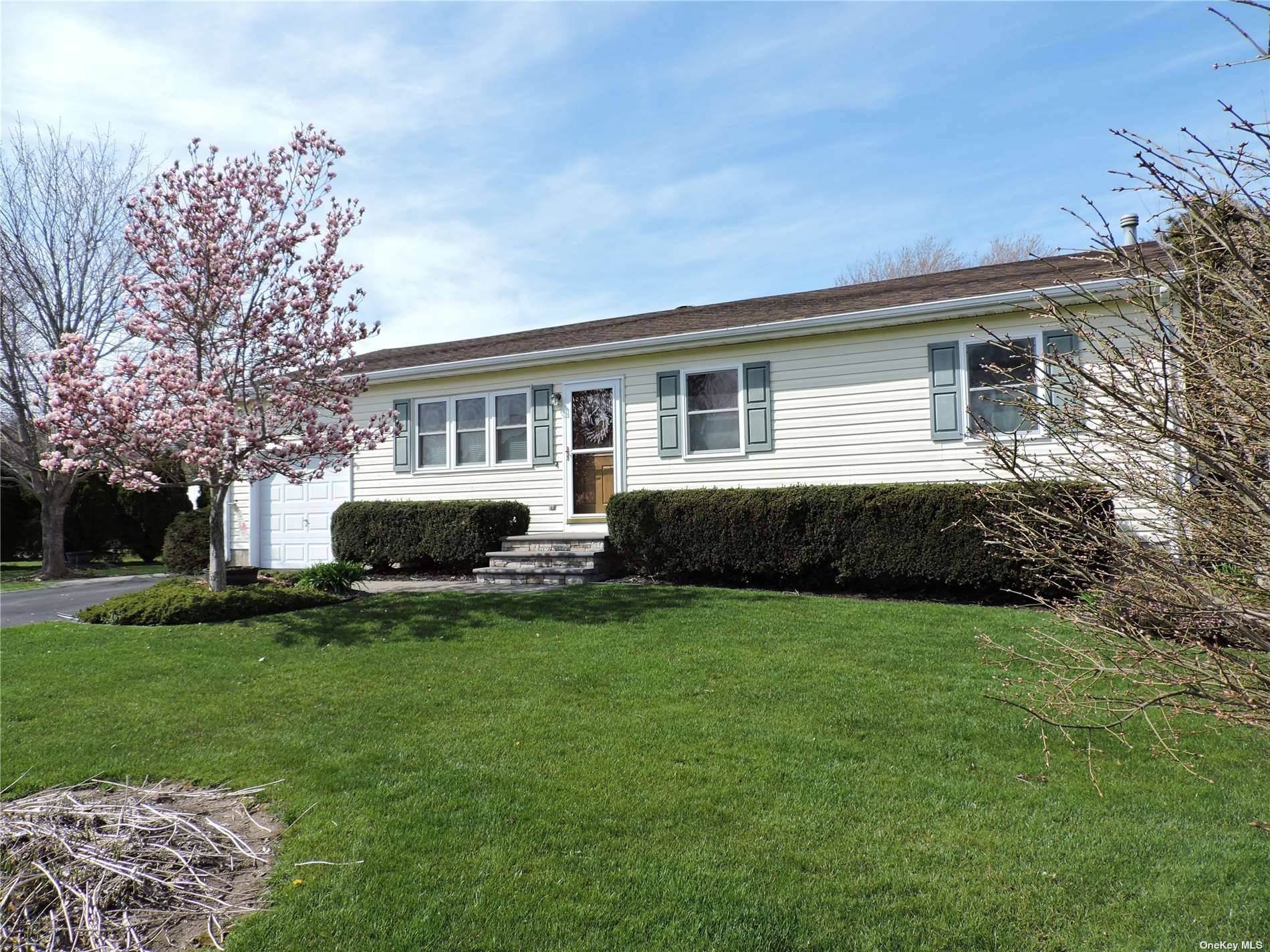 Beautifully remodeled ranch in Sagamore Farms !