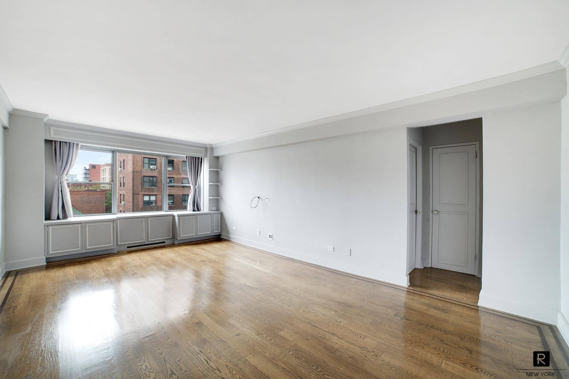 WEST FACING SPACIOUS 1 BED WITH GREAT LIGHT IN A WELL MAINTAINED LUXURY BUILDING IN THE WEST VILLAGE.