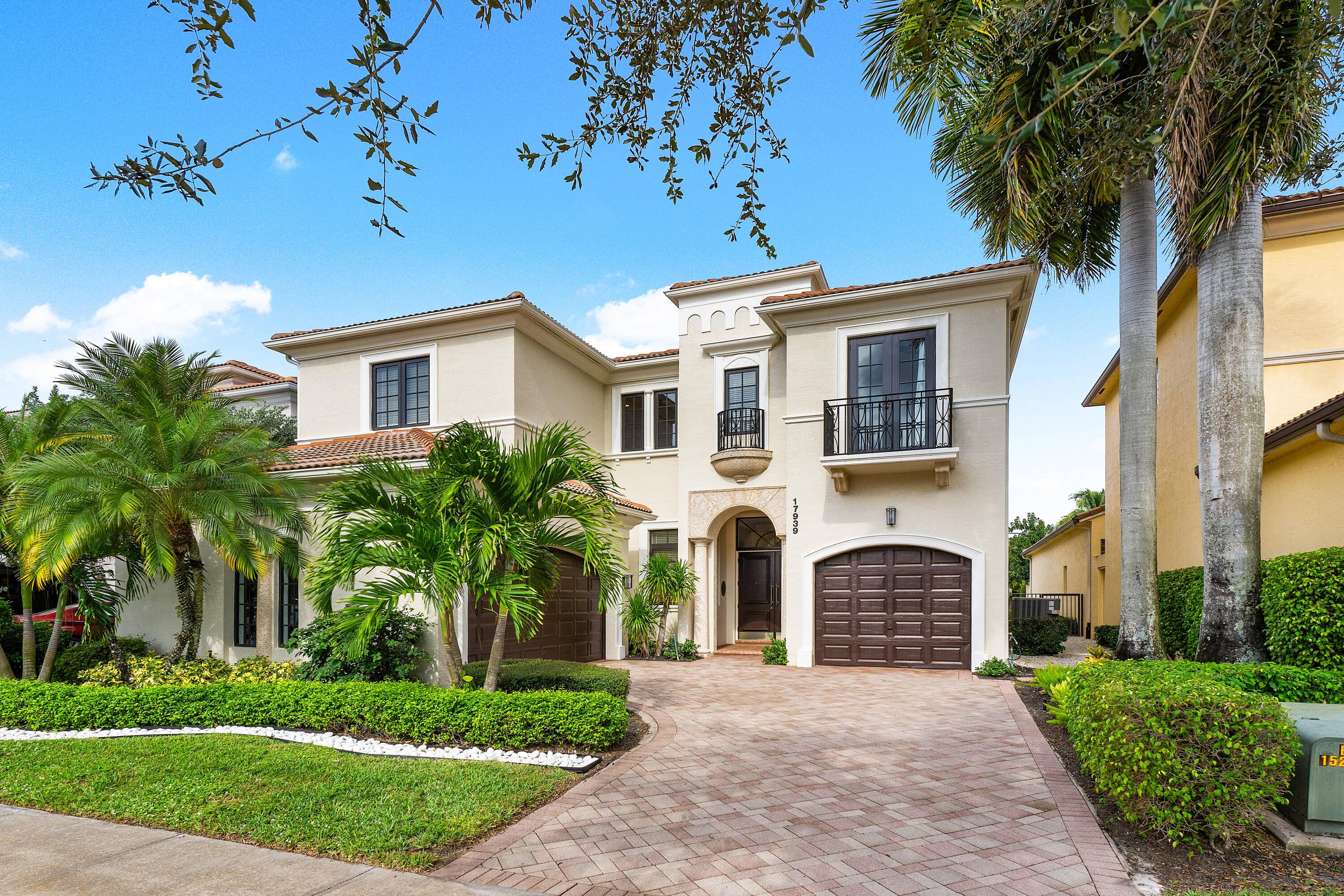Discover luxury in this special custom lakefront Cordoba V model located in The Oaks at Boca Raton.