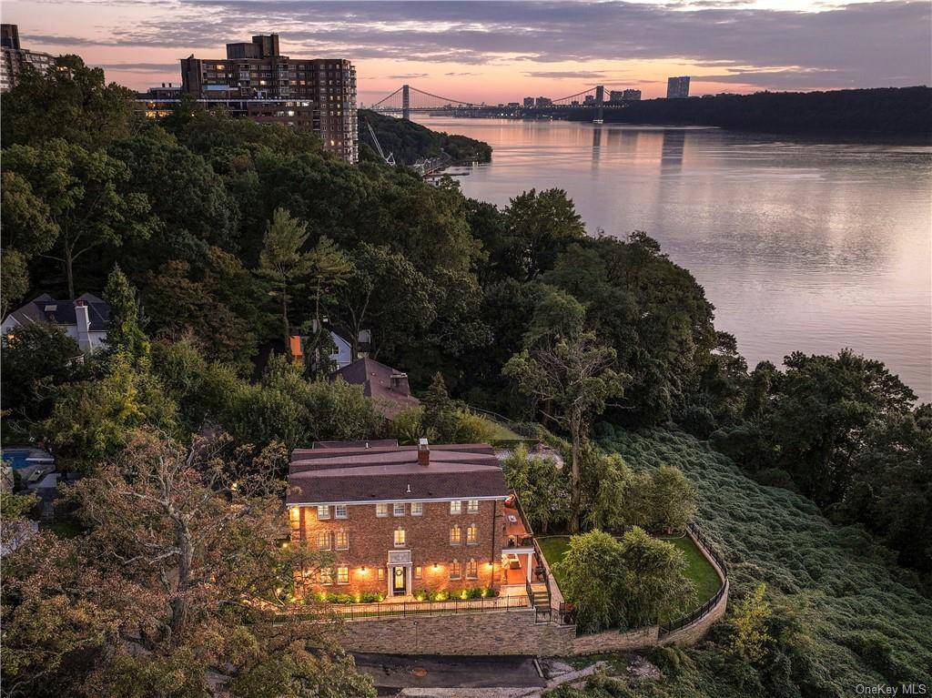 True NYC Trophy Property An extremely rare opportunity awaits at this luxury oasis overlooking the Hudson and Palisades in NYC !