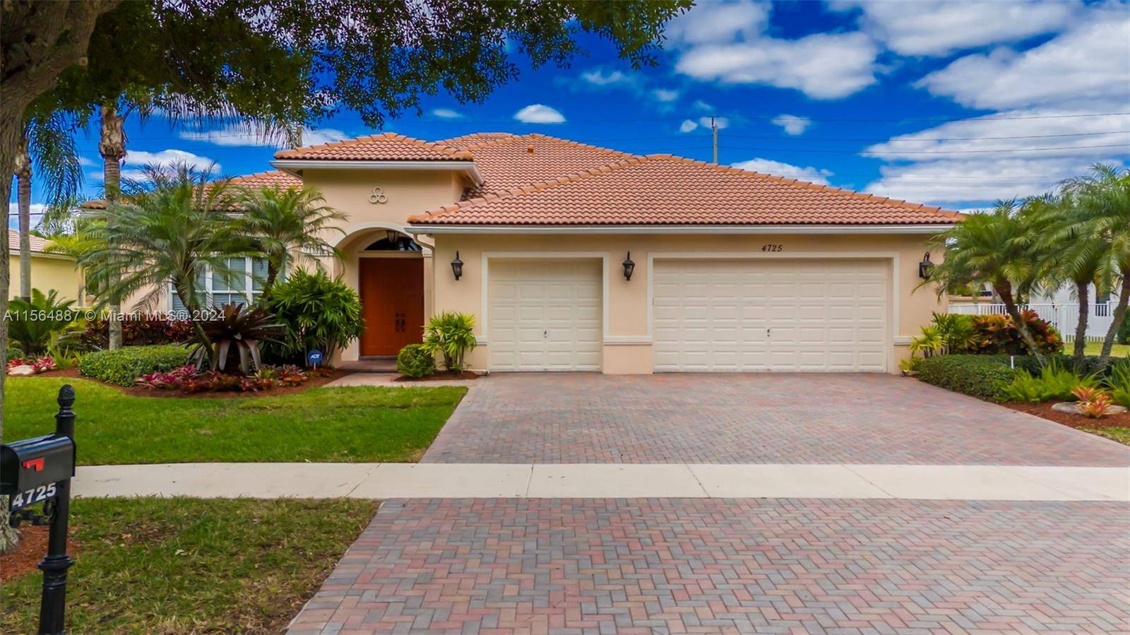 HIGHLY SOUGHT AFTER GATED COMMUNITY IN HIBBS GROVE, COOPER CITY !