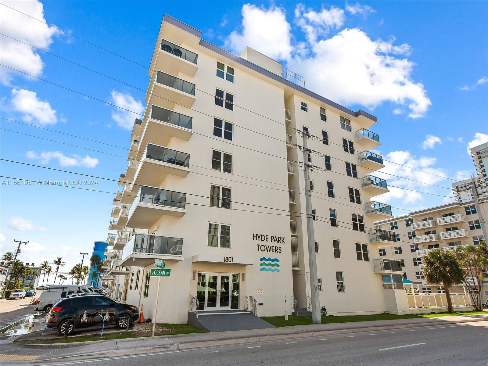Beautiful unit in a prime location on Hollywood Beach !