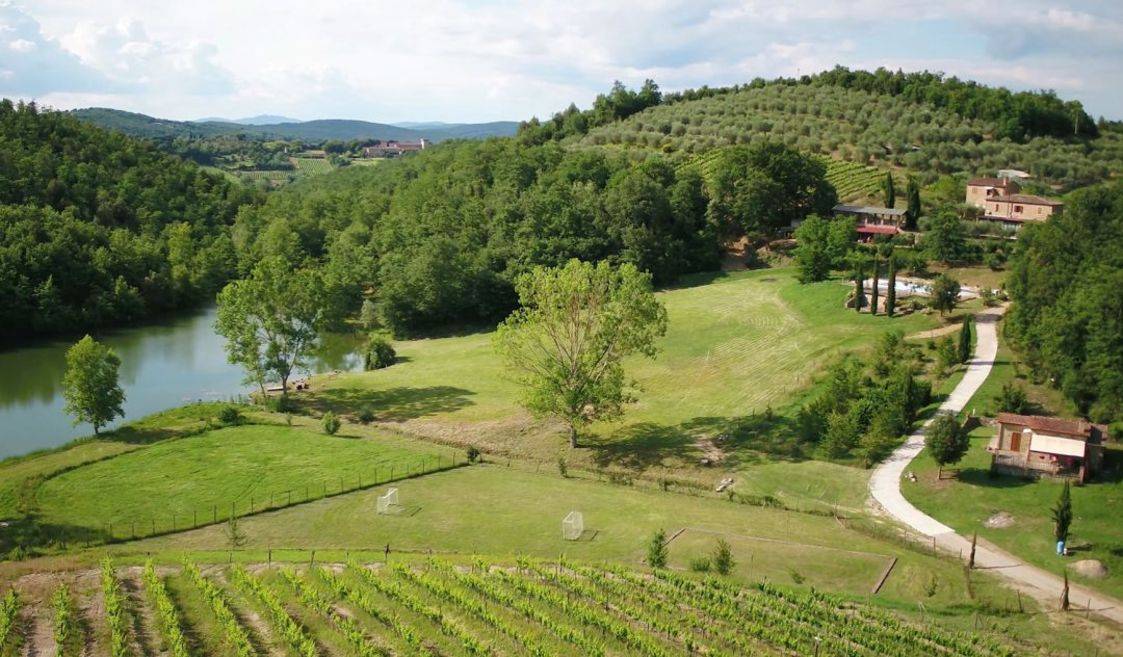 Farm with farmhouse, 90 hectares of land with lake for sale in Rapolano Terme, Siena. Estate for sale in Tuscany Rapolano Terme, Siena