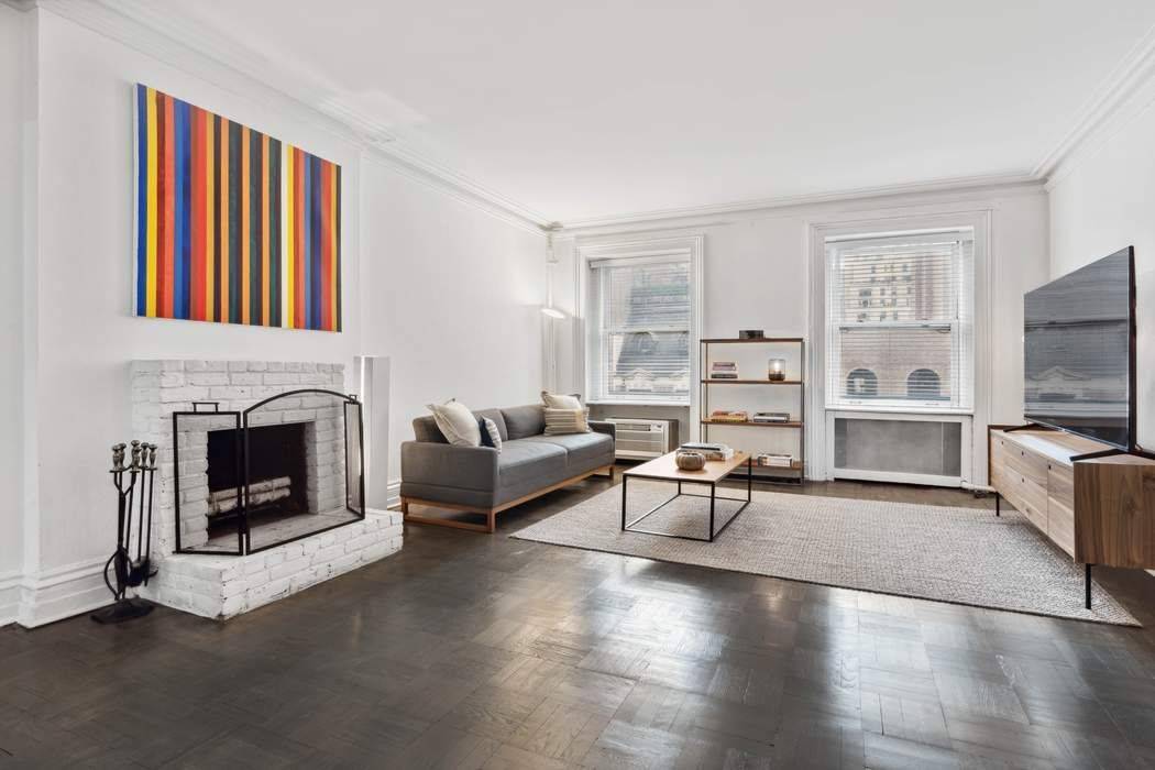 Located just off Park Avenue, in the heart of Murray Hill, this top floor one bedroom, one bath unit exudes prewar charm with modern amenities.